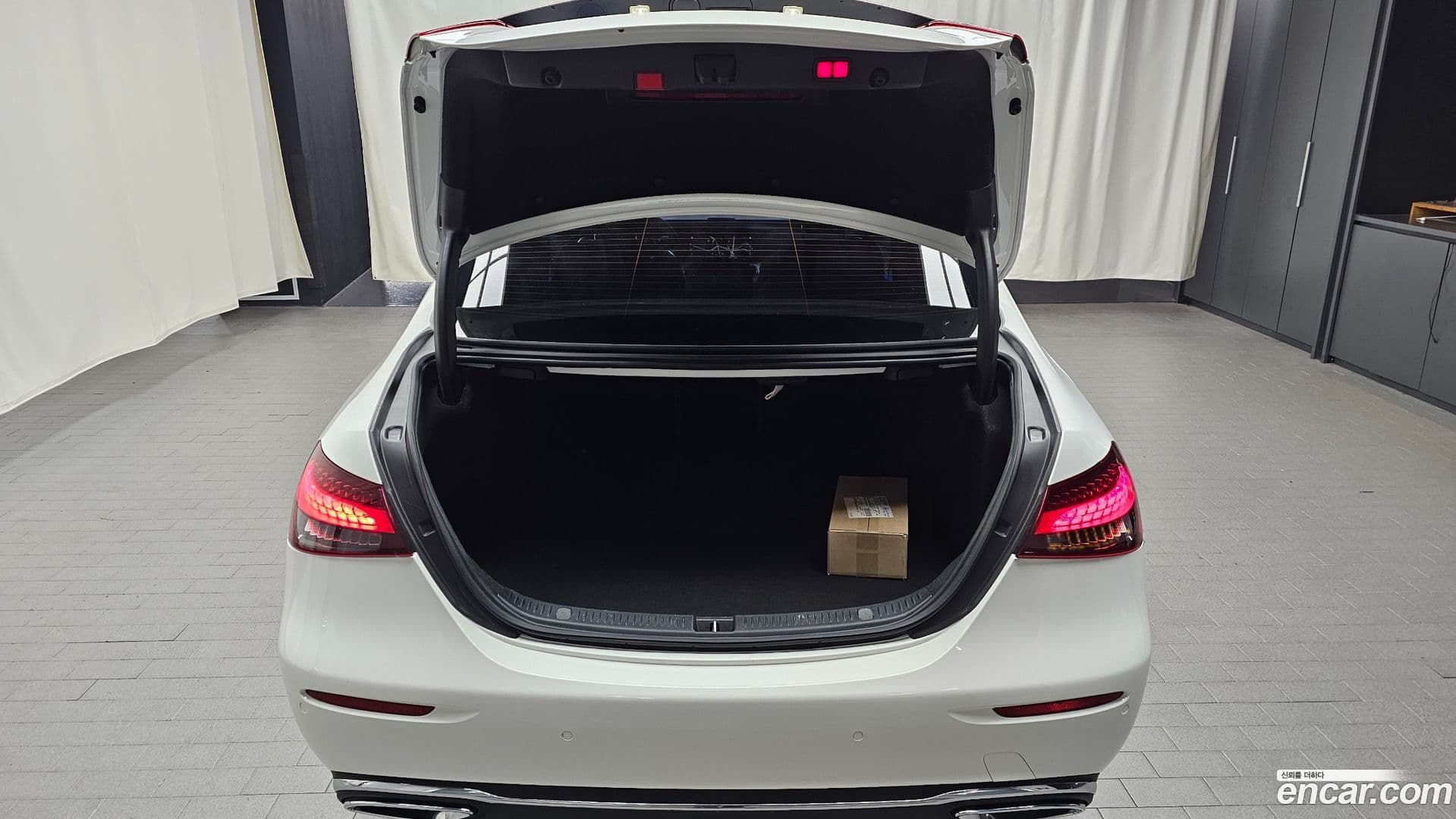 Main__Slider__Photo:E-Class Mercedes-Benz 2021.2-19