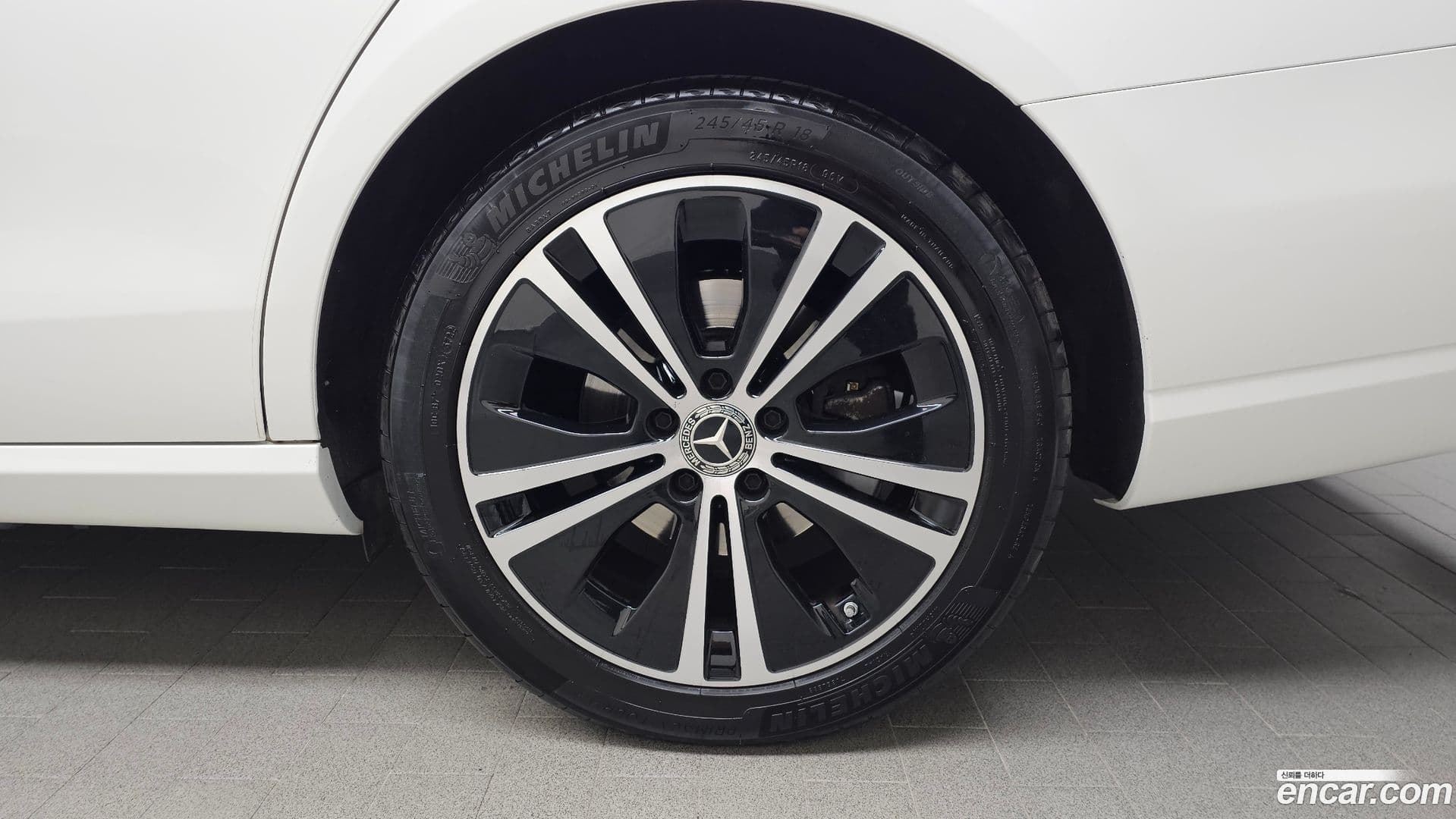 Main__Slider__Photo:E-Class Mercedes-Benz 2021.2-20