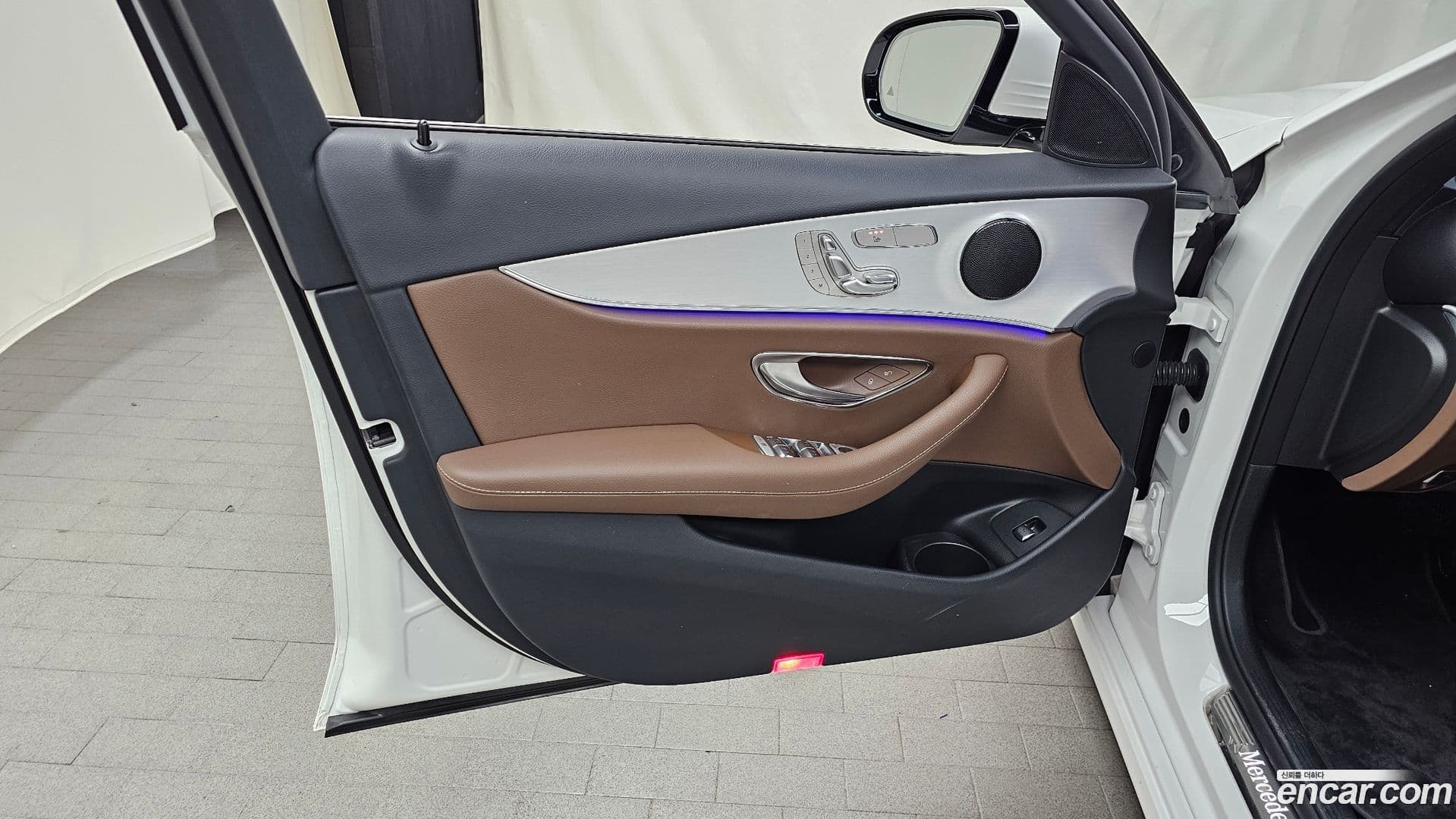 Main__Slider__Photo:E-Class Mercedes-Benz 2021.2-23
