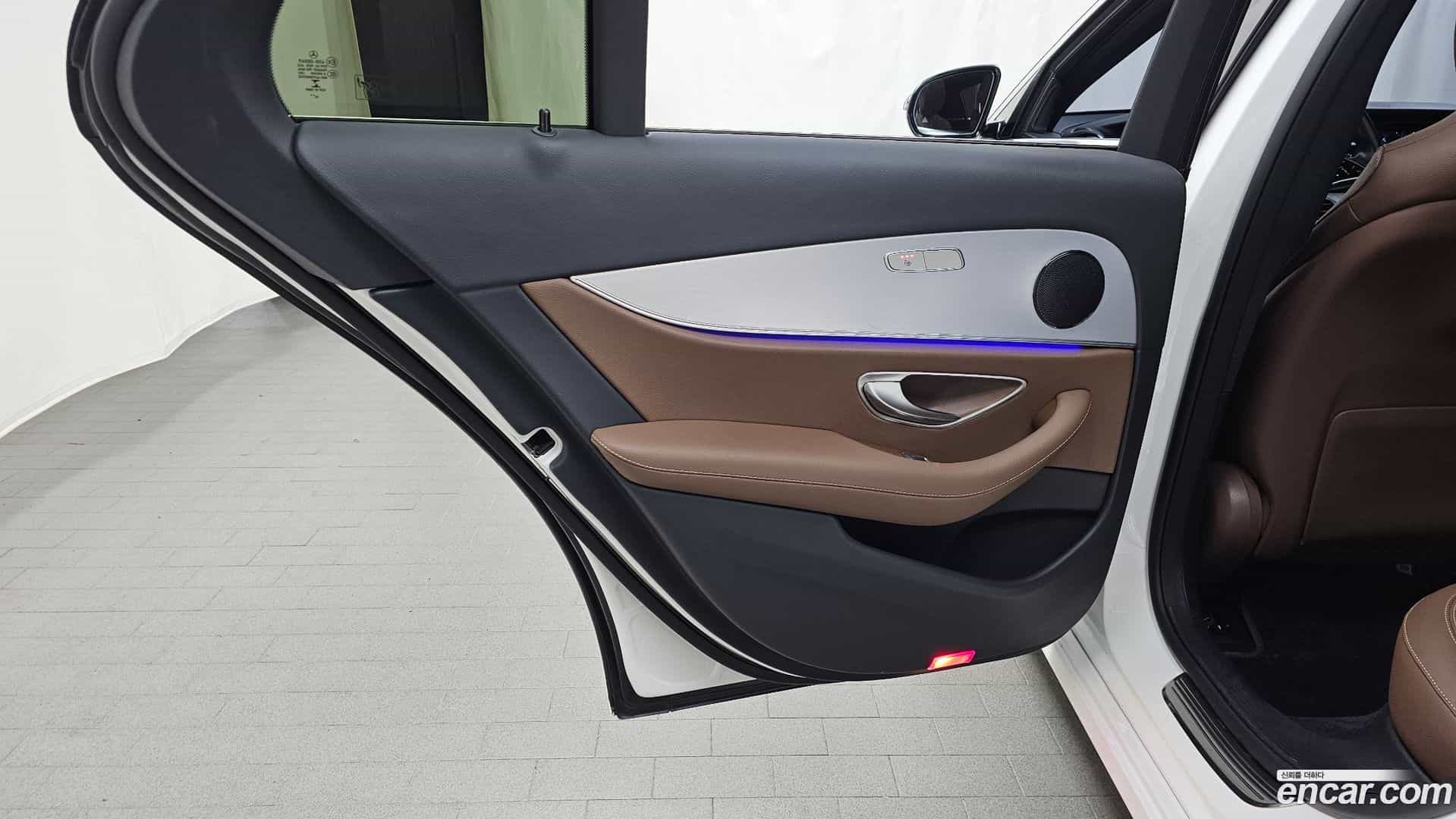 E-Class Mercedes-Benz 2021.2-INNER-035