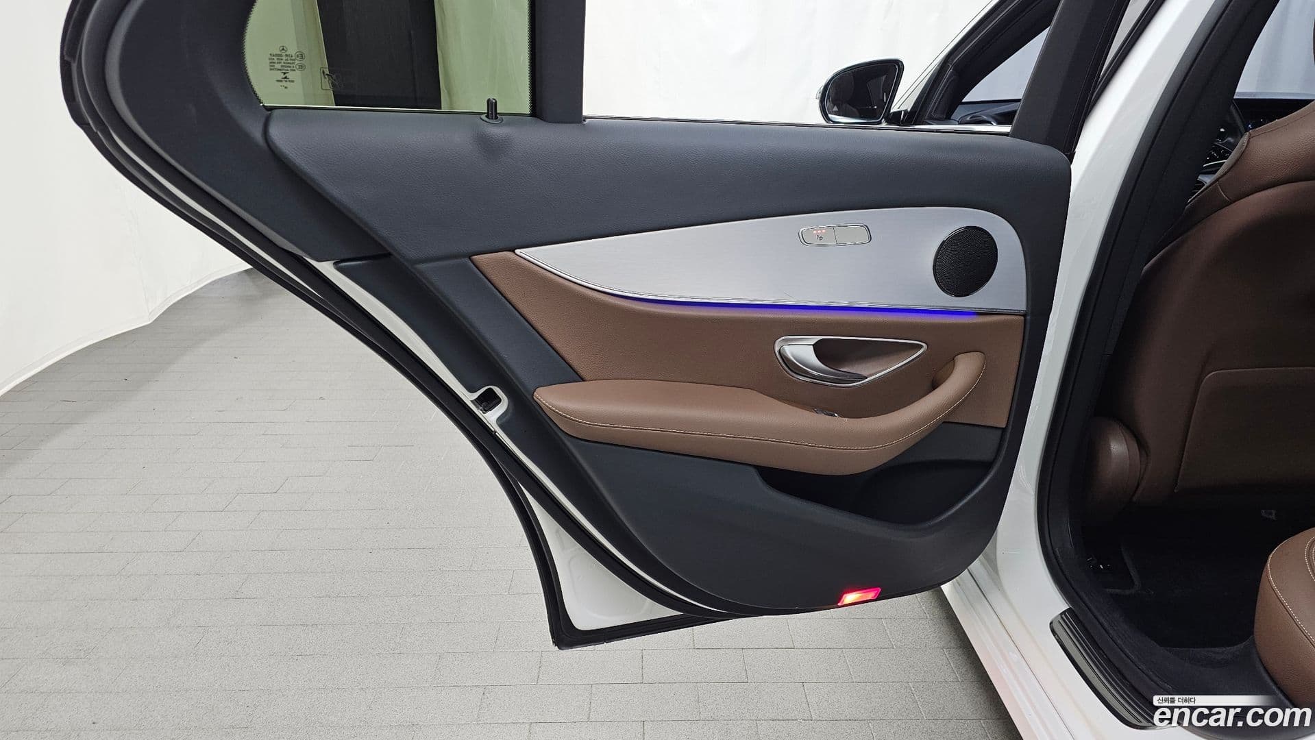 Main__Slider__Photo:E-Class Mercedes-Benz 2021.2-24