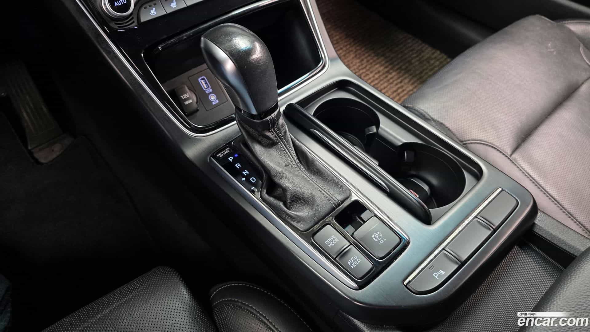 Grandeur Hyundai 2017.1-INNER-009