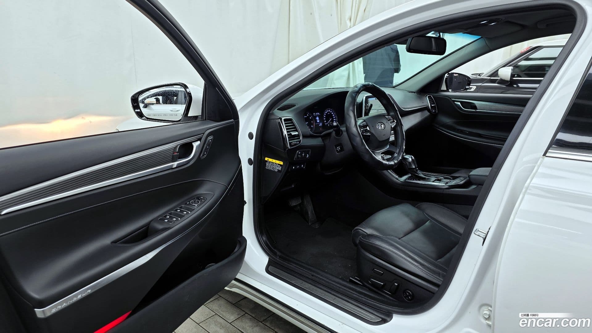 Main__Slider__Photo:Grandeur Hyundai 2017.1-9