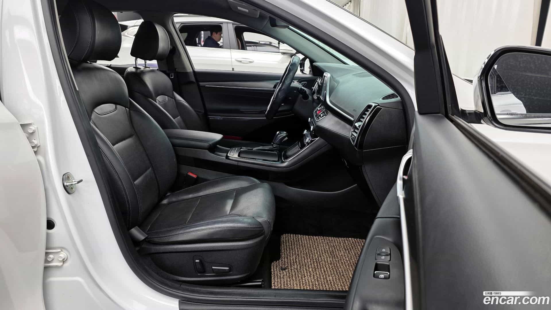 Grandeur Hyundai 2017.1-OPTION-015
