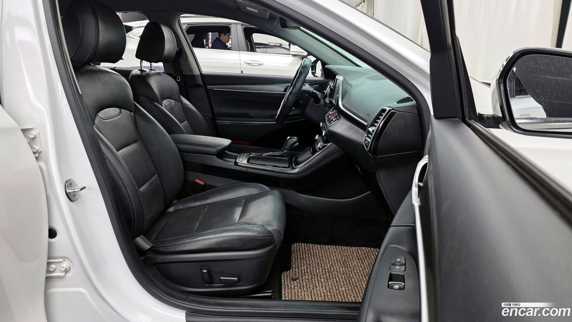 Main__Slider__Photo:Grandeur Hyundai 2017.1-10