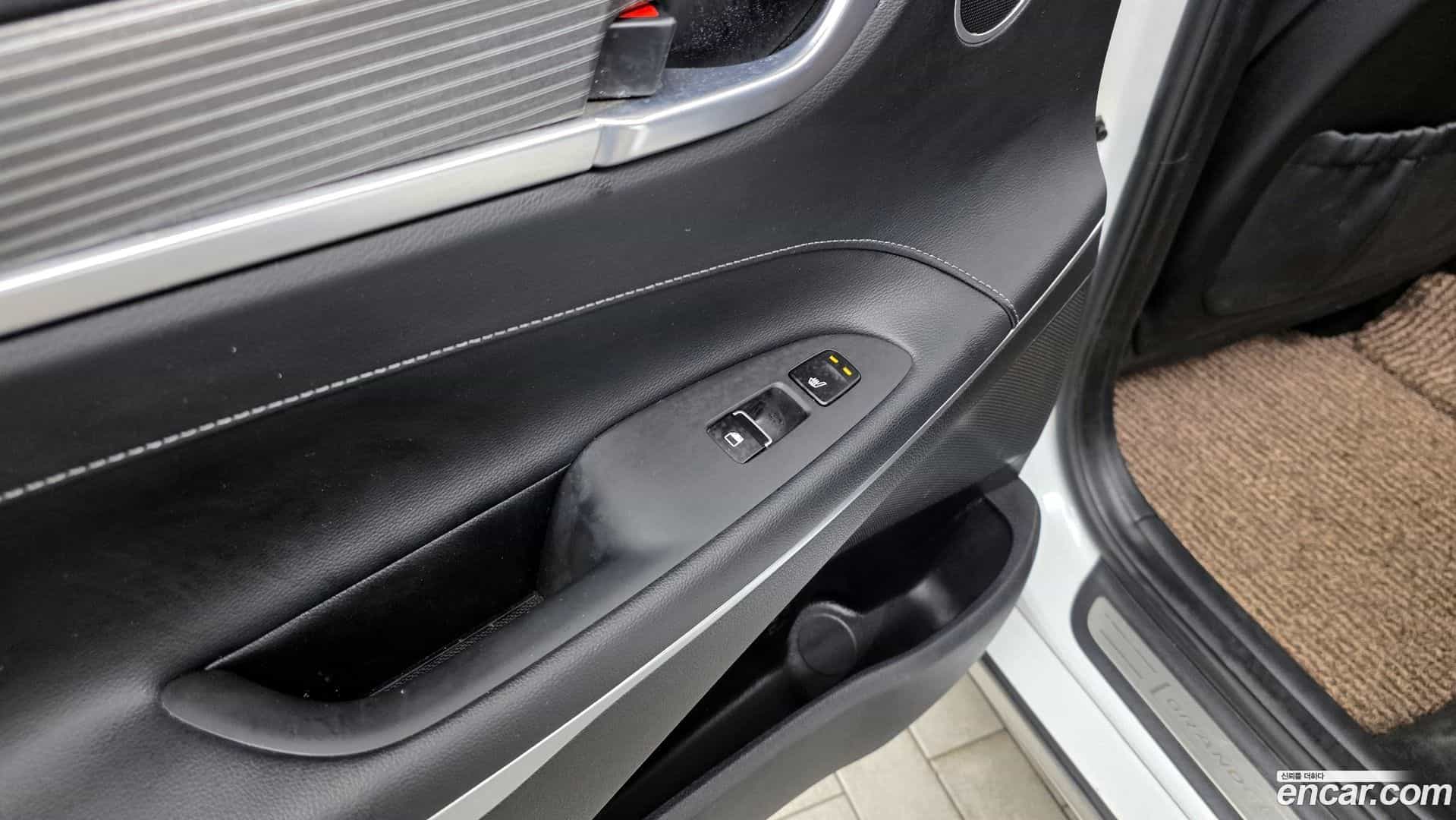 Grandeur Hyundai 2017.1-OPTION-023