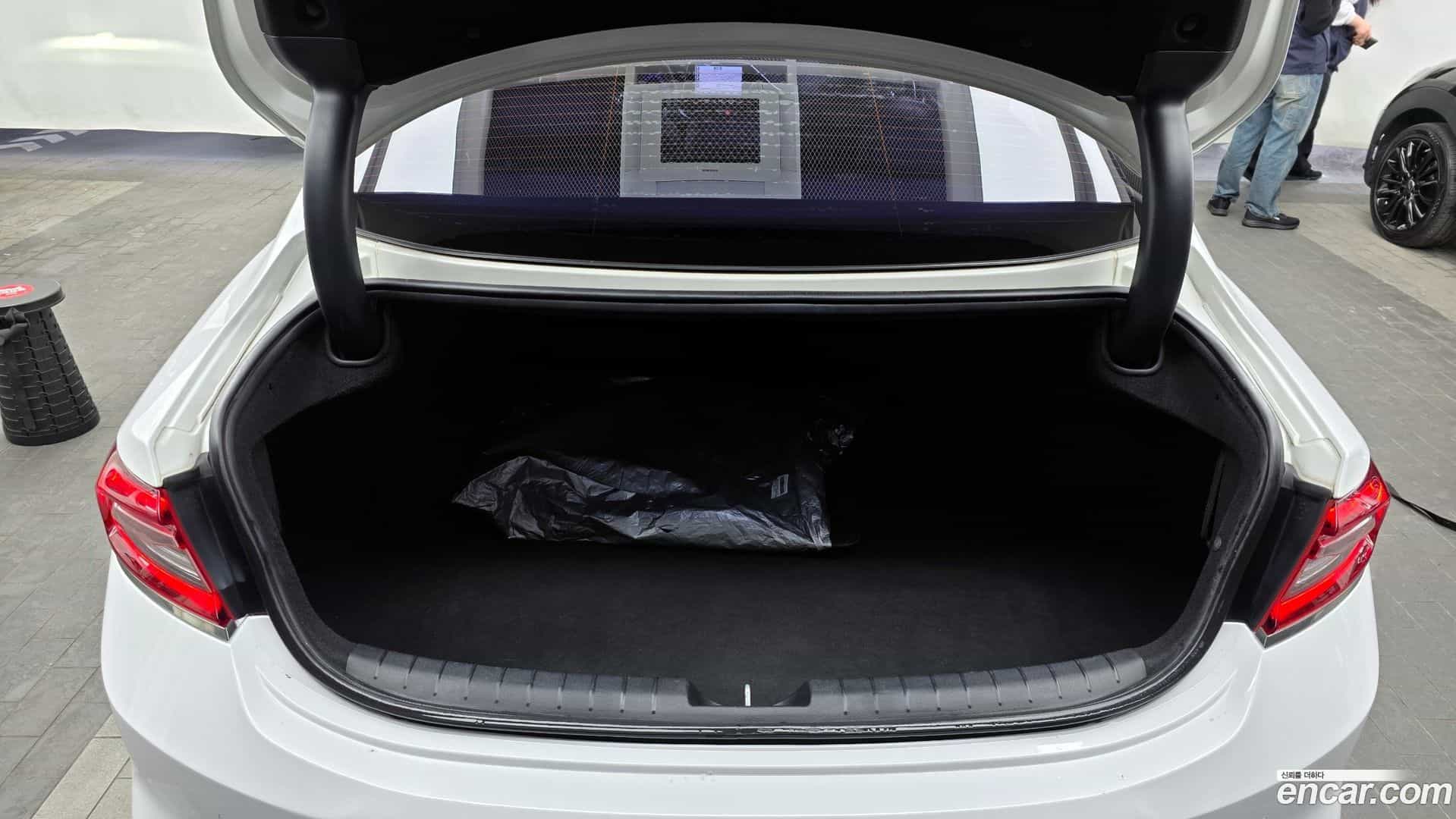 Grandeur Hyundai 2017.1-OPTION-024