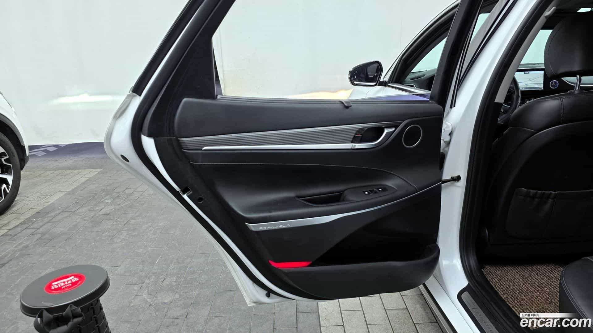 Grandeur Hyundai 2017.1-INNER-035