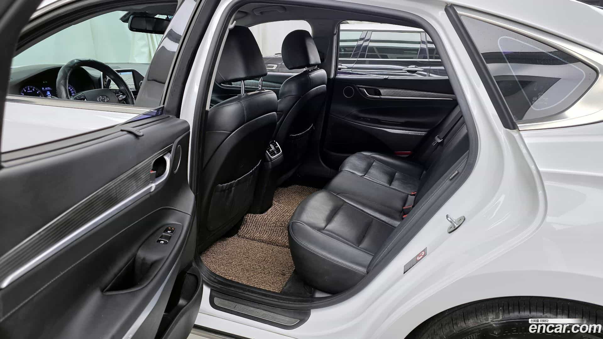Grandeur Hyundai 2017.1-INNER-036