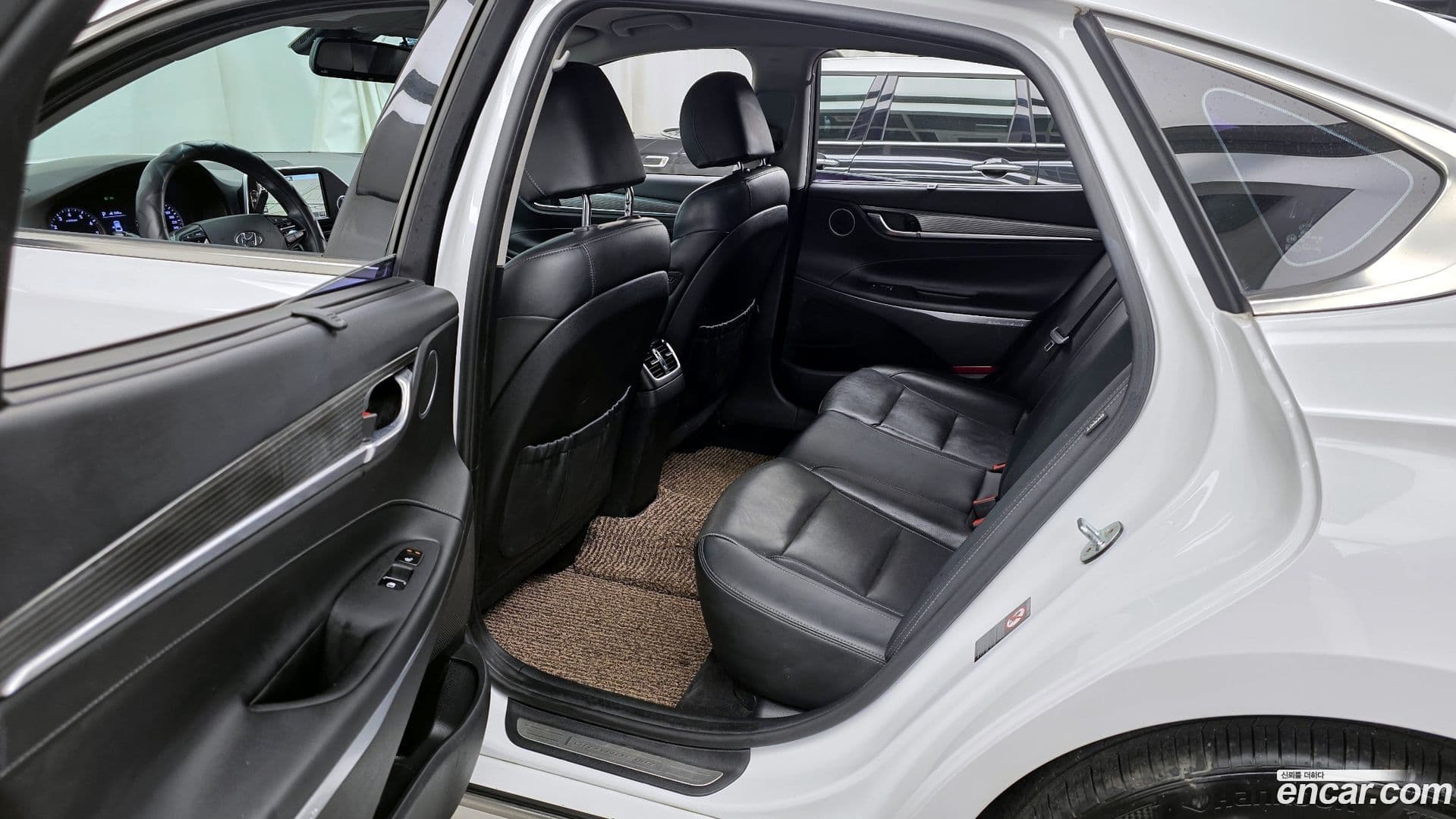 Main__Slider__Photo:Grandeur Hyundai 2017.1-25