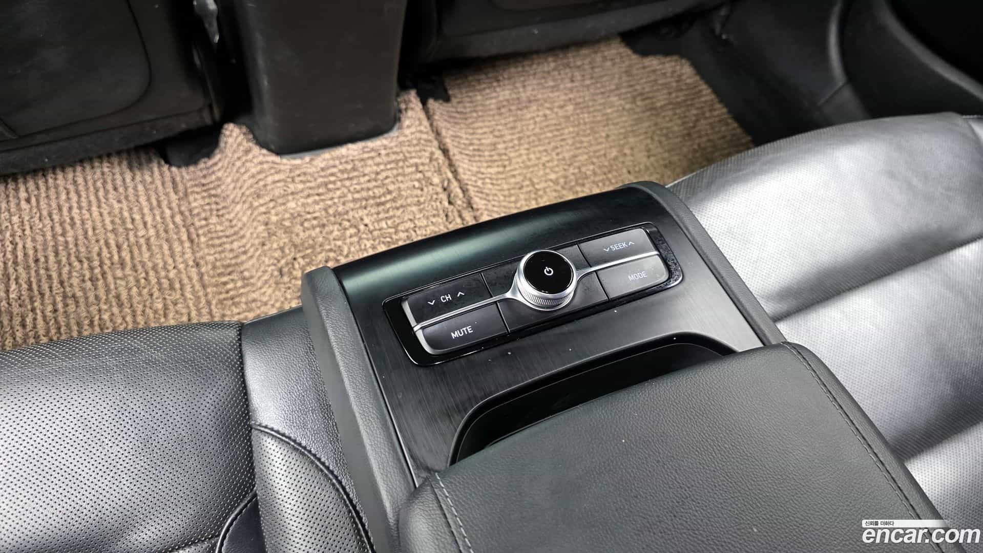 Grandeur Hyundai 2017.1-OPTION-042