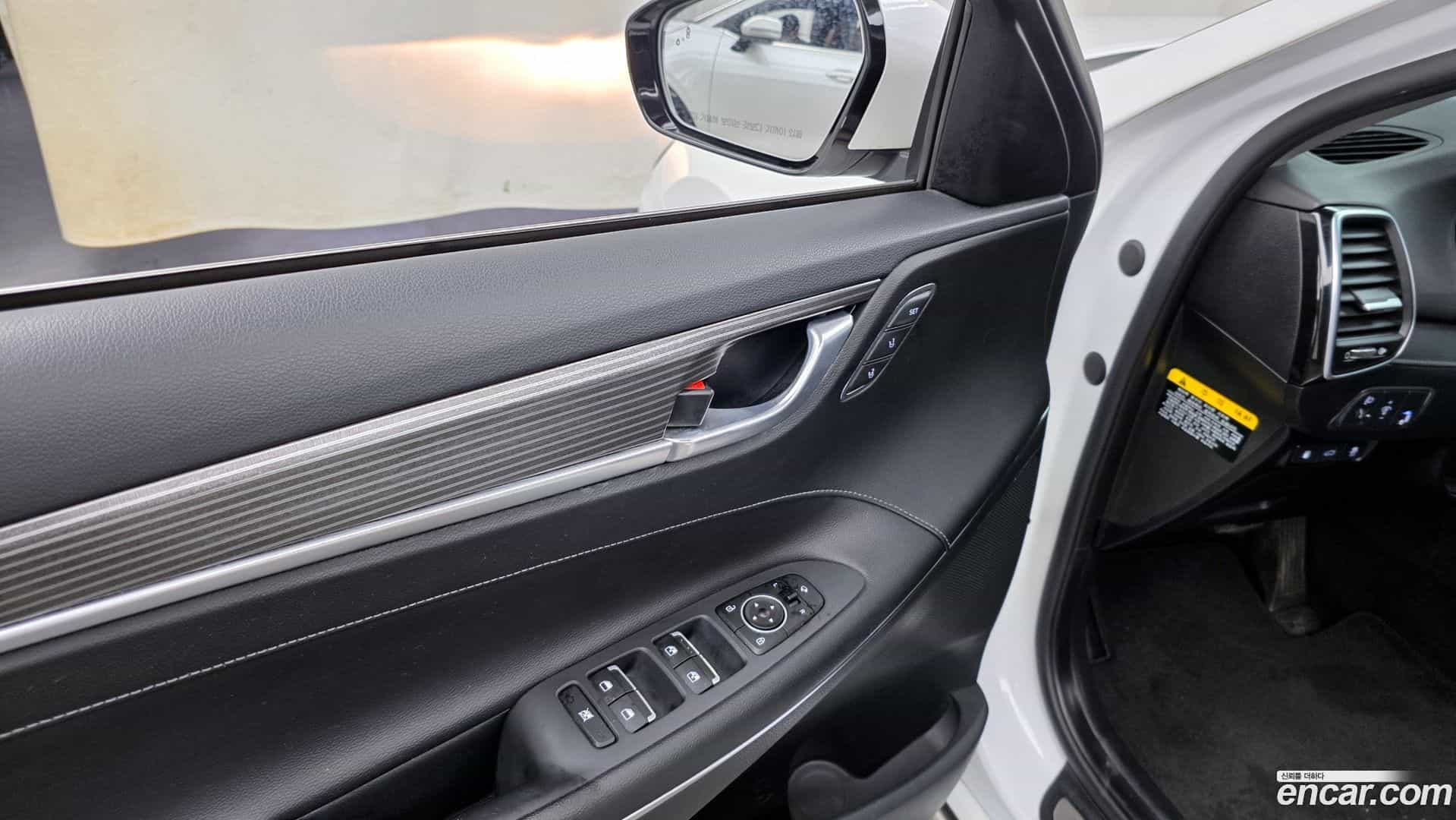 Grandeur Hyundai 2017.1-OPTION-046