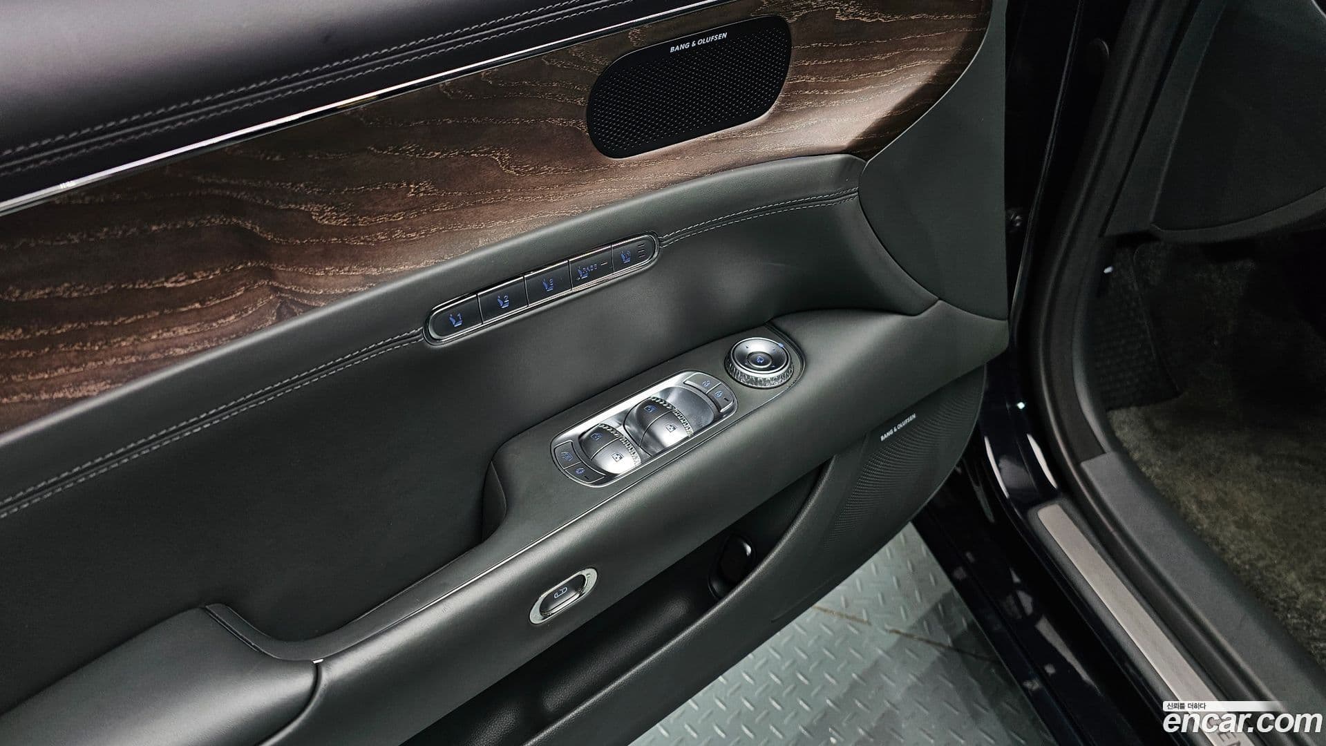 Main__Slider__Photo:G90 Genesis 2022.8-26