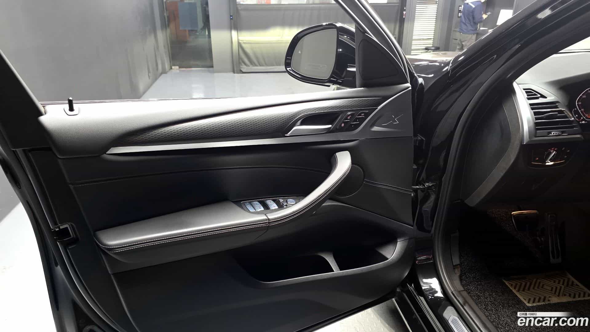 X4 BMW 2023.1-INNER-034