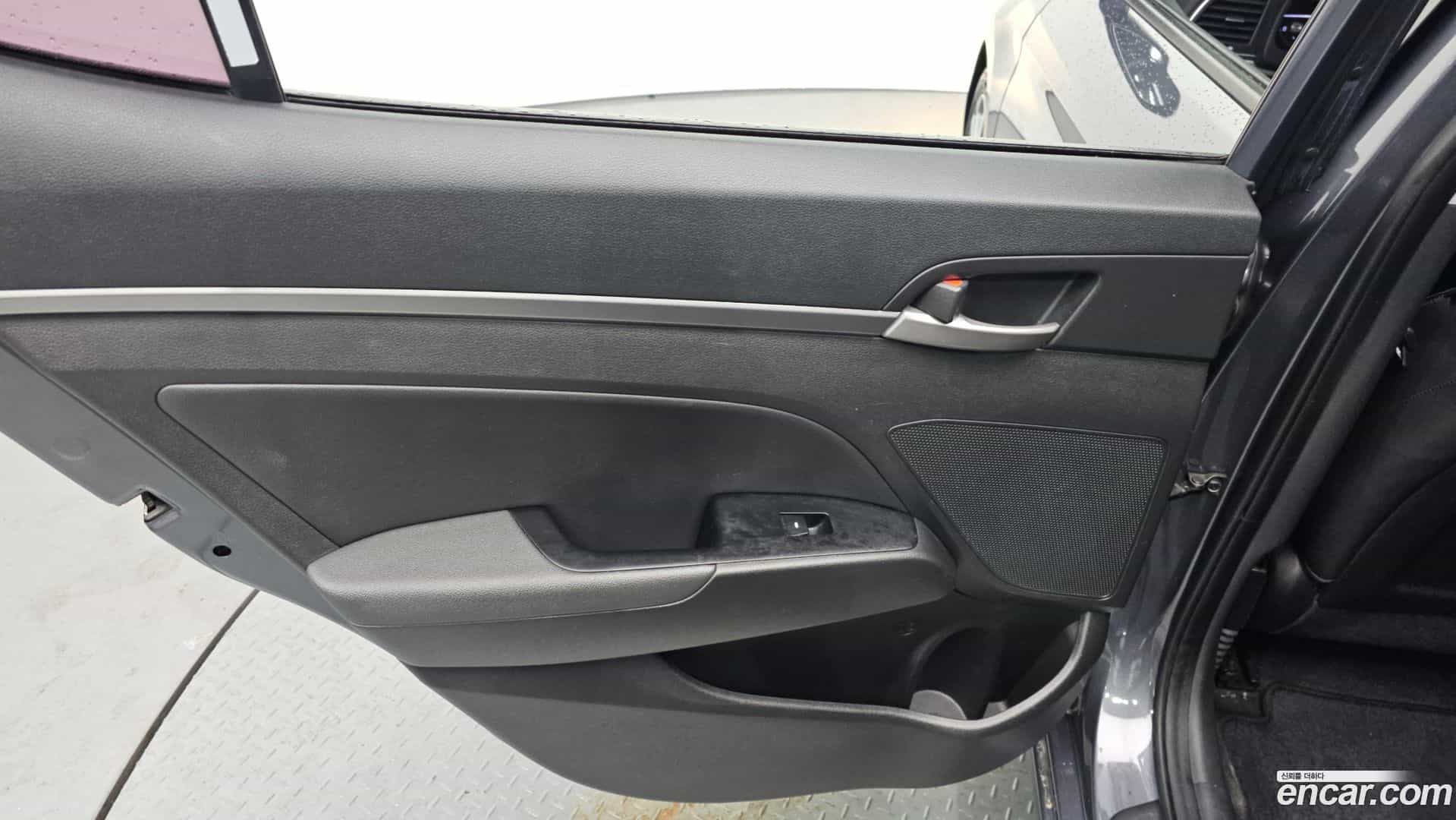 AVANTE Hyundai 2017.3-INNER-035