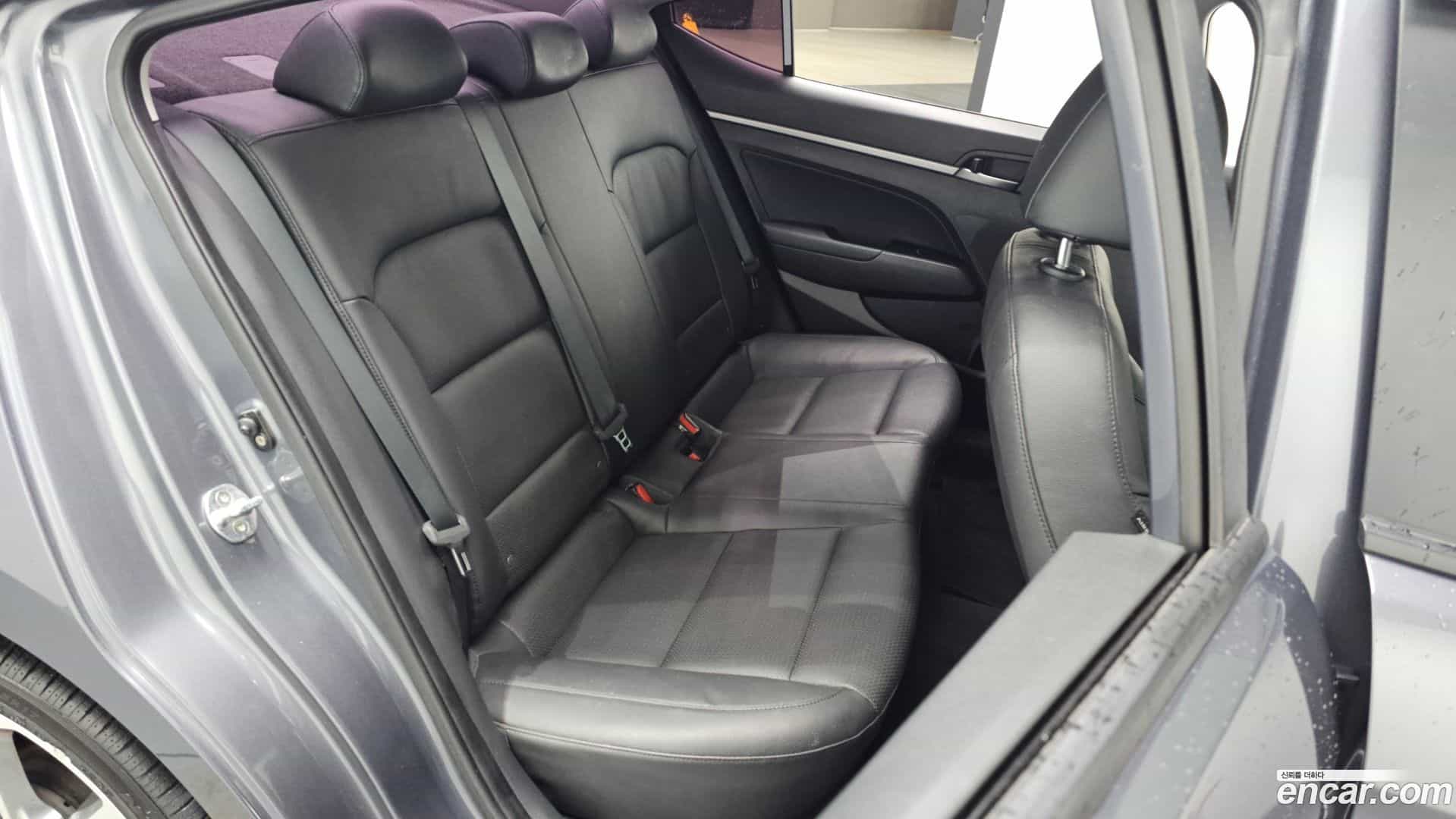 AVANTE Hyundai 2017.3-INNER-036