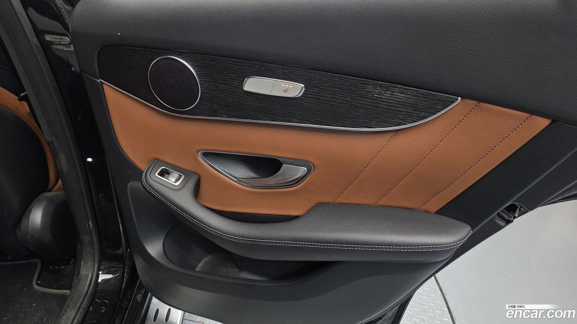 Main__Slider__Photo:GLC-Class Mercedes-Benz 2021.1-24