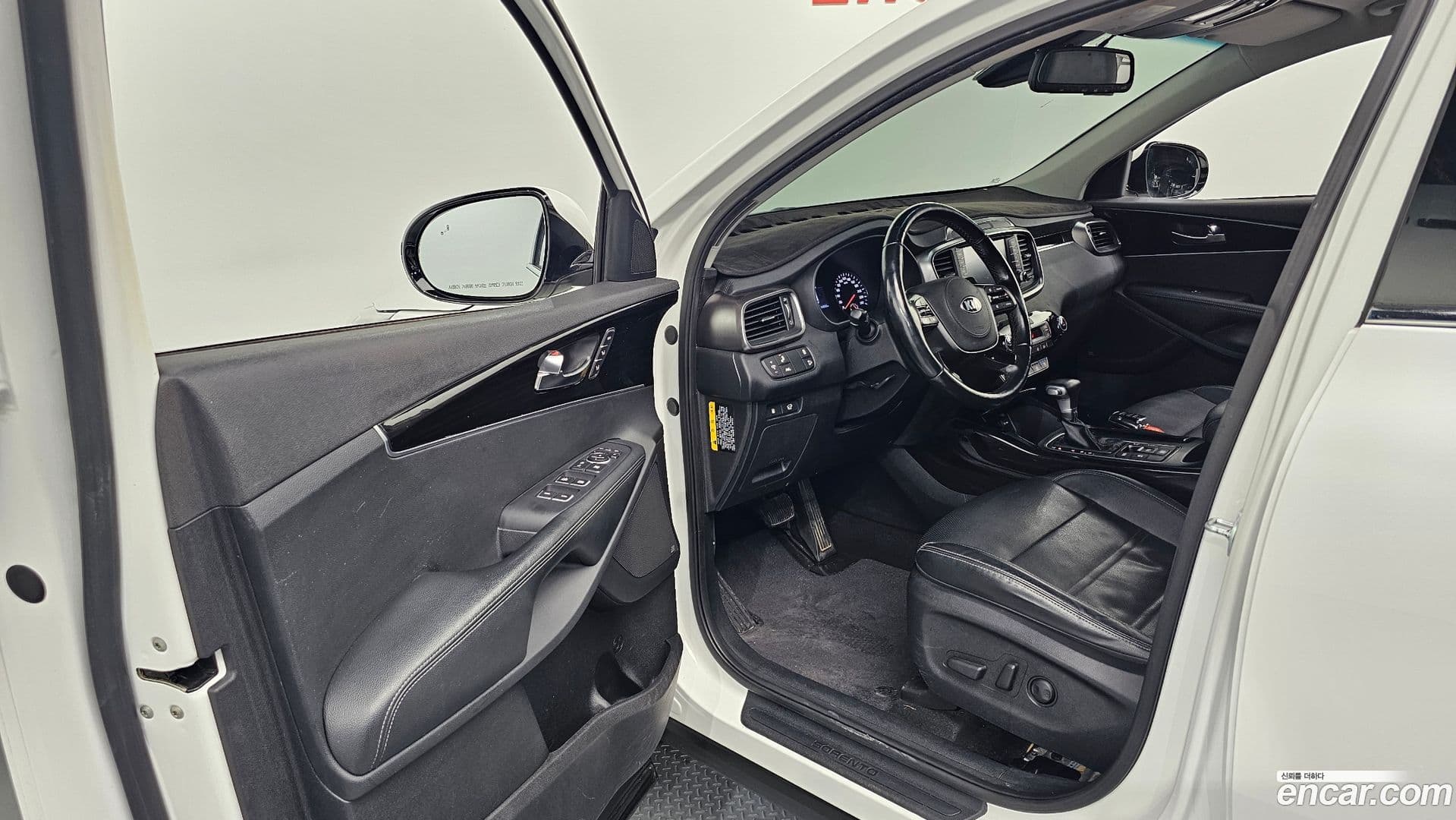 Main__Slider__Photo:Sorento Kia 2020.0-9