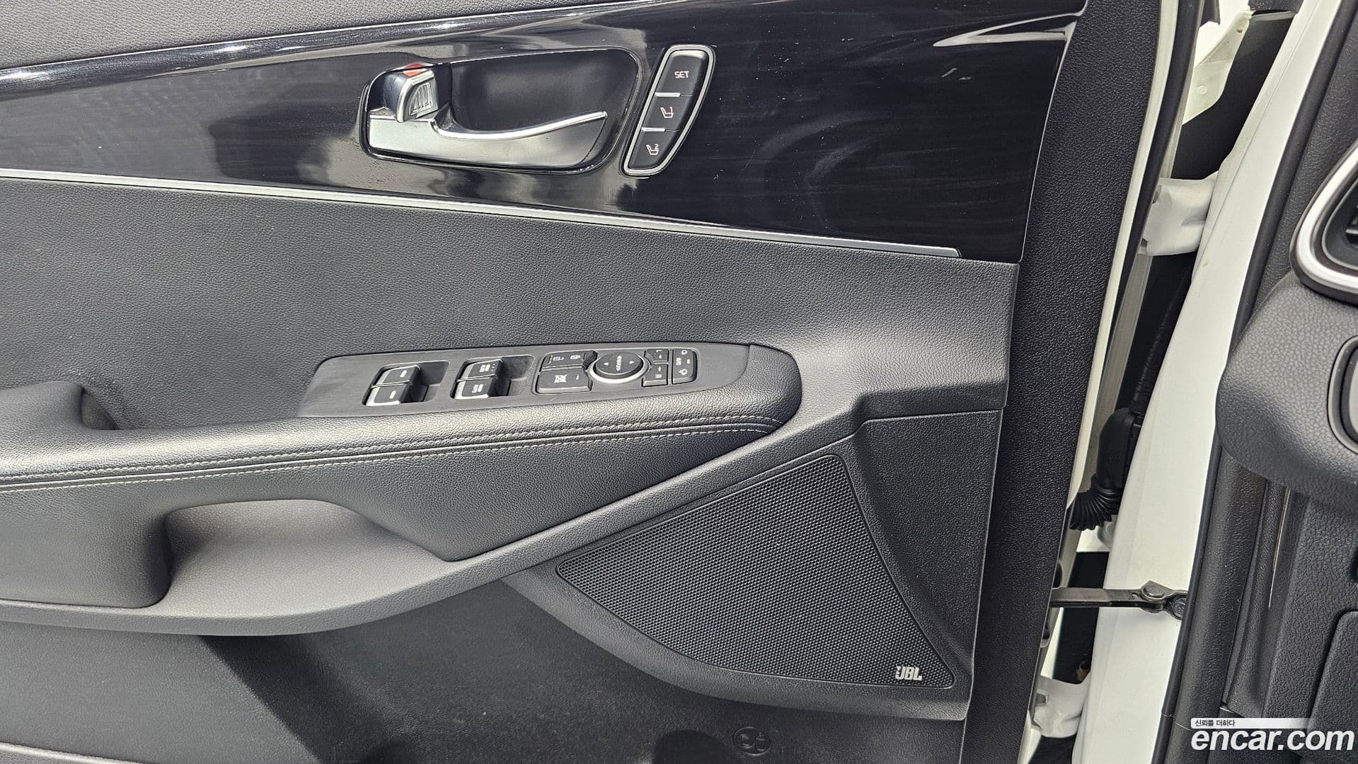 Main__Slider__Photo:Sorento Kia 2020.0-19