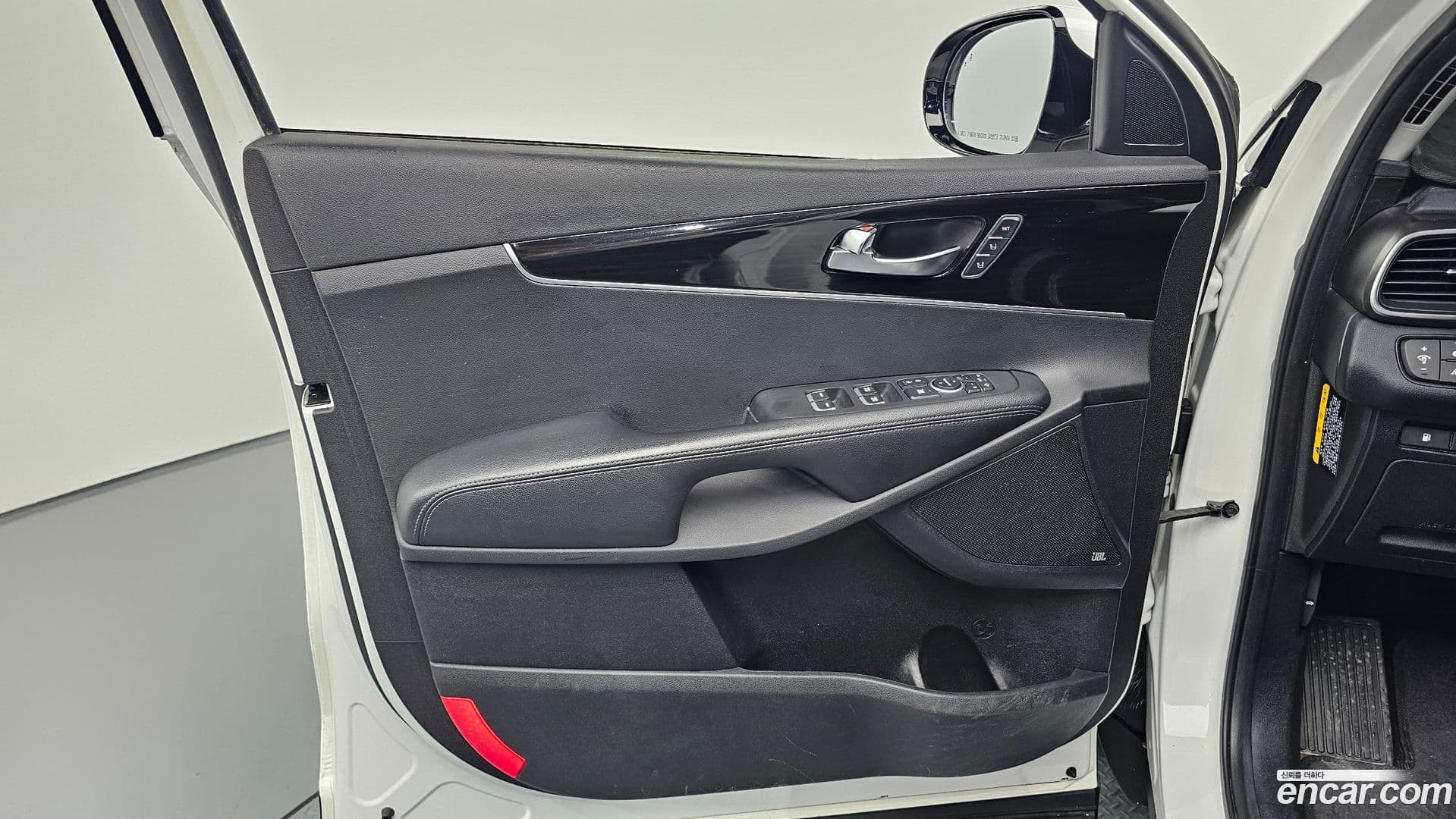 Main__Slider__Photo:Sorento Kia 2020.0-23