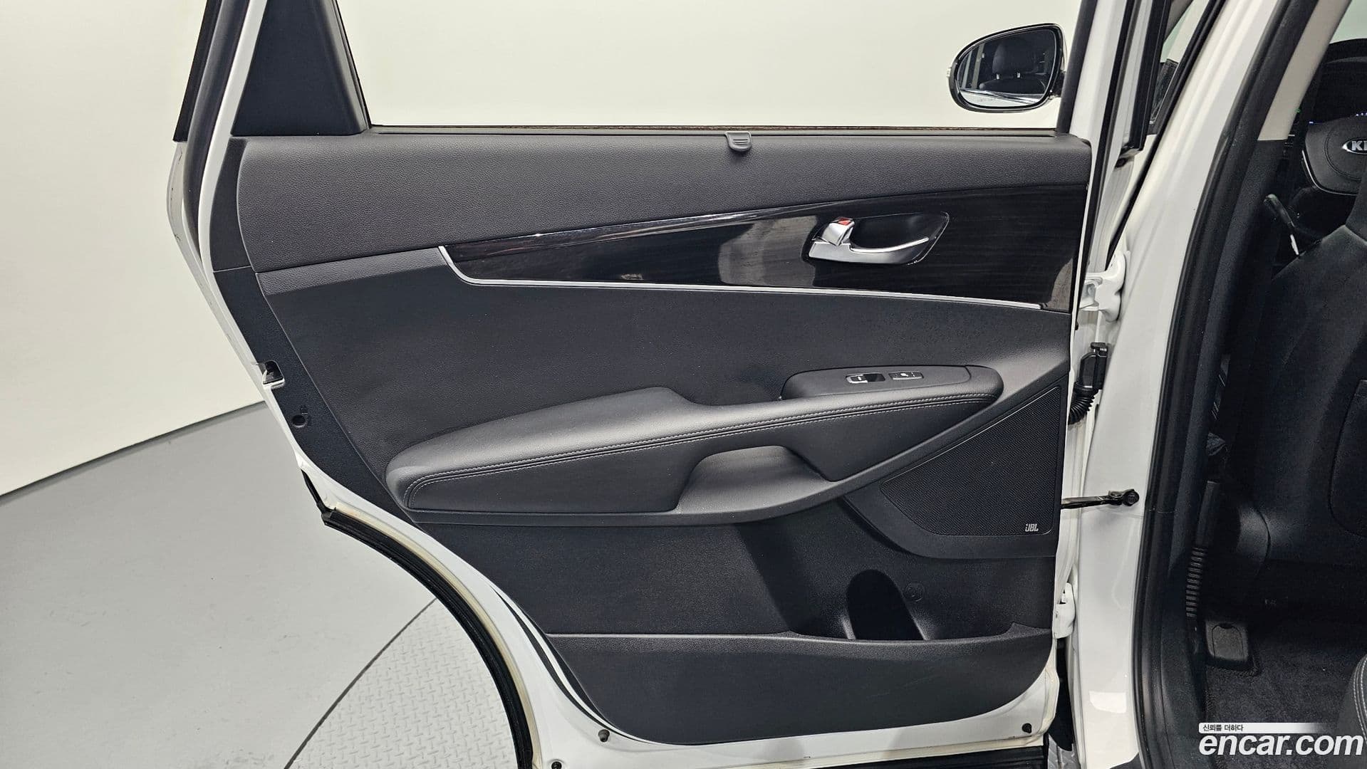 Main__Slider__Photo:Sorento Kia 2020.0-24