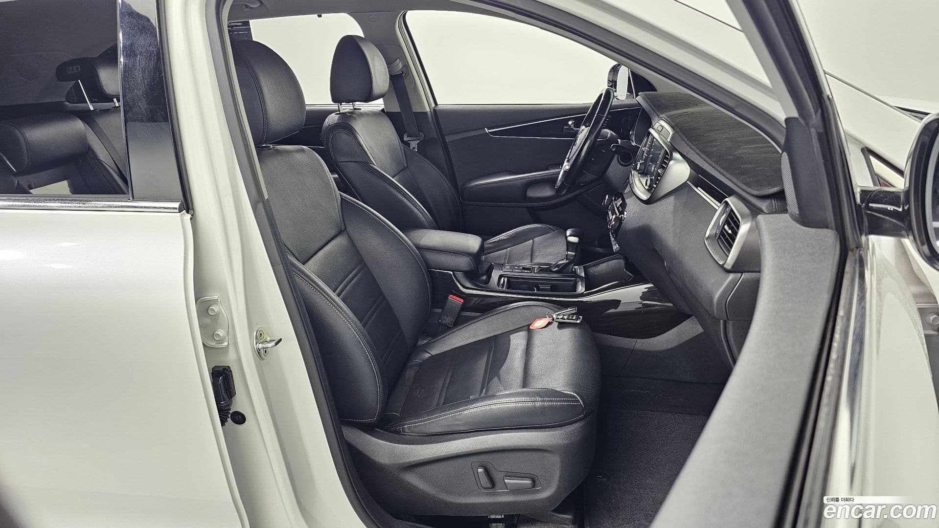 Main__Slider__Photo:Sorento Kia 2020.0-25