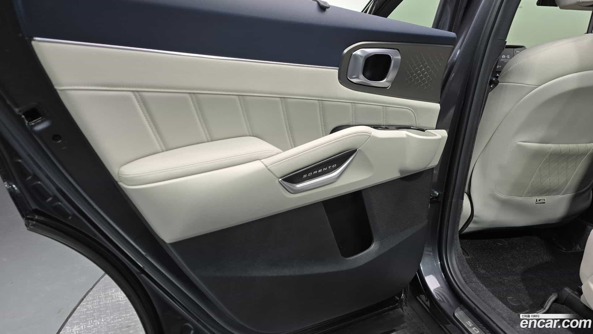 Sorento Kia 2022.4-INNER-035