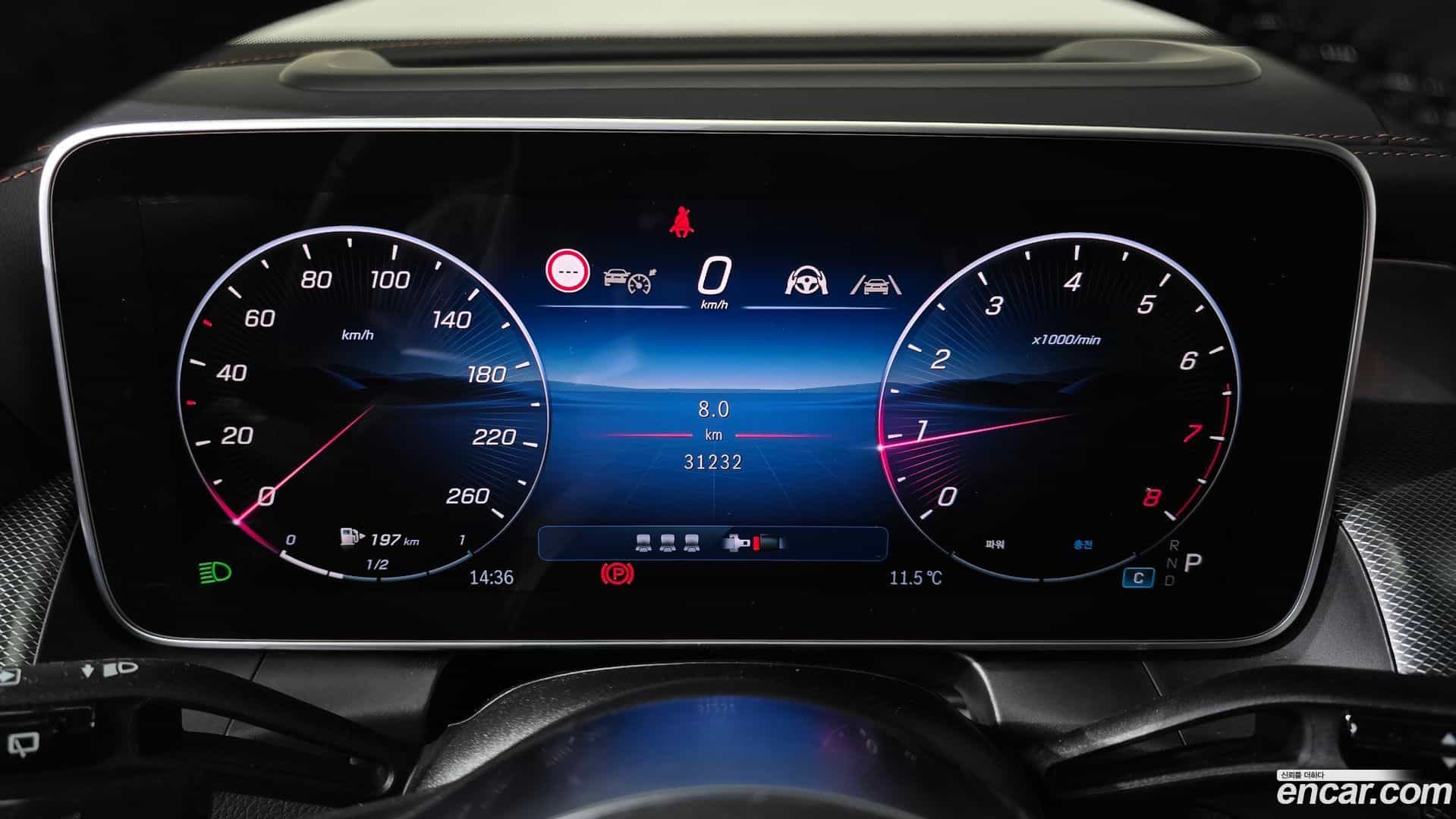 GLC-Class Mercedes-Benz 2025.0-INNER-008