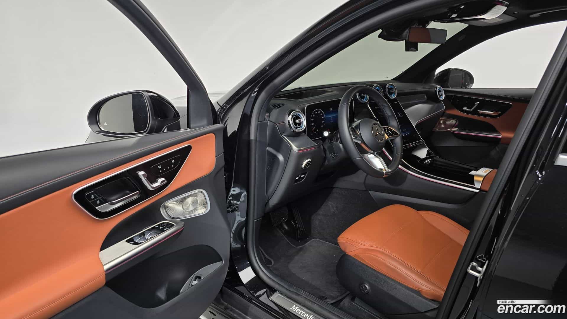 GLC-Class Mercedes-Benz 2025.0-INNER-010
