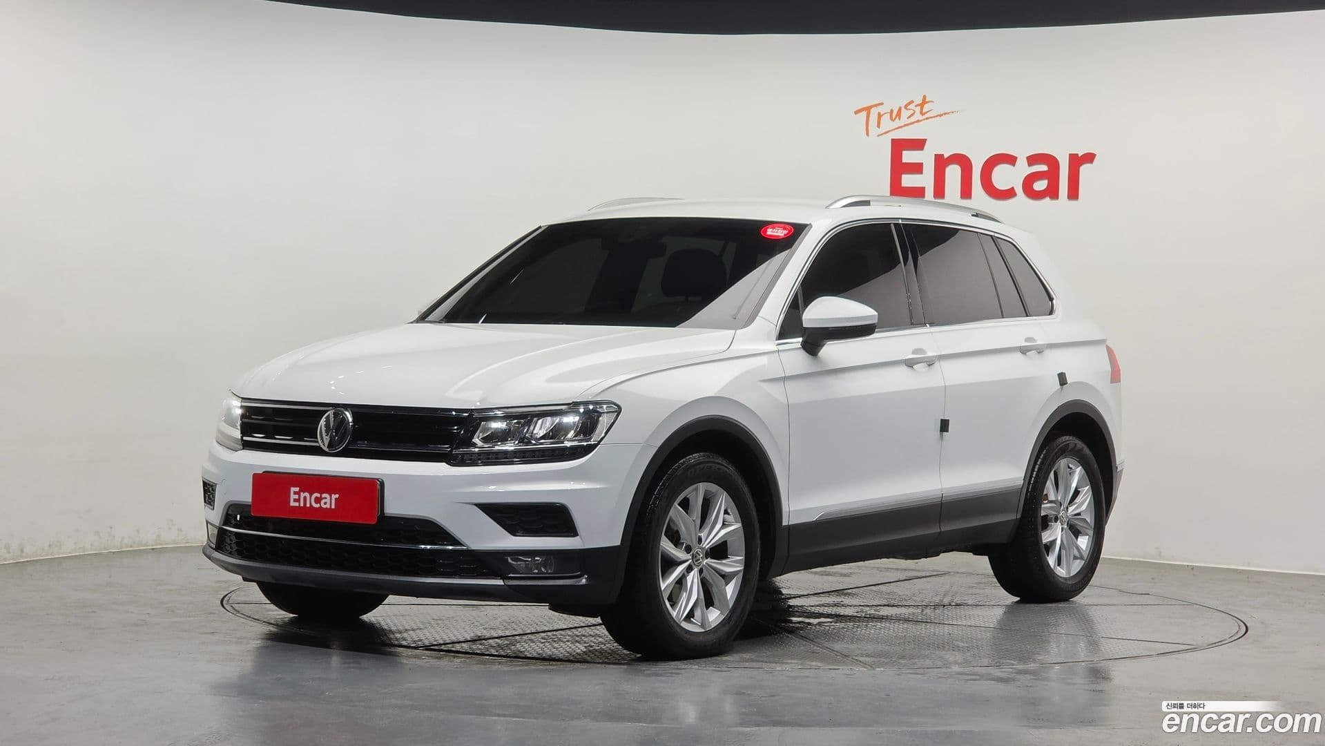 Main__Slider__Photo:Tiguan Volkswagen 2018.8-0