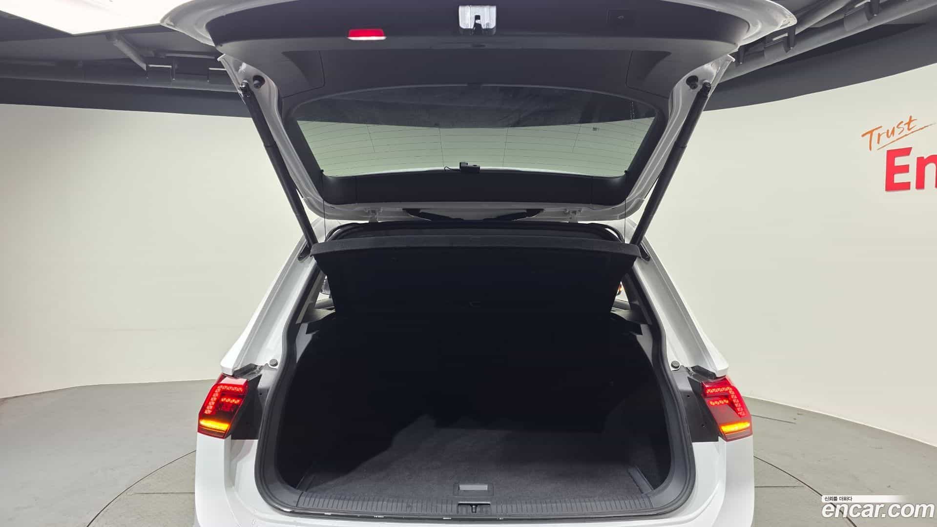 Tiguan Volkswagen 2018.8-OPTION-024
