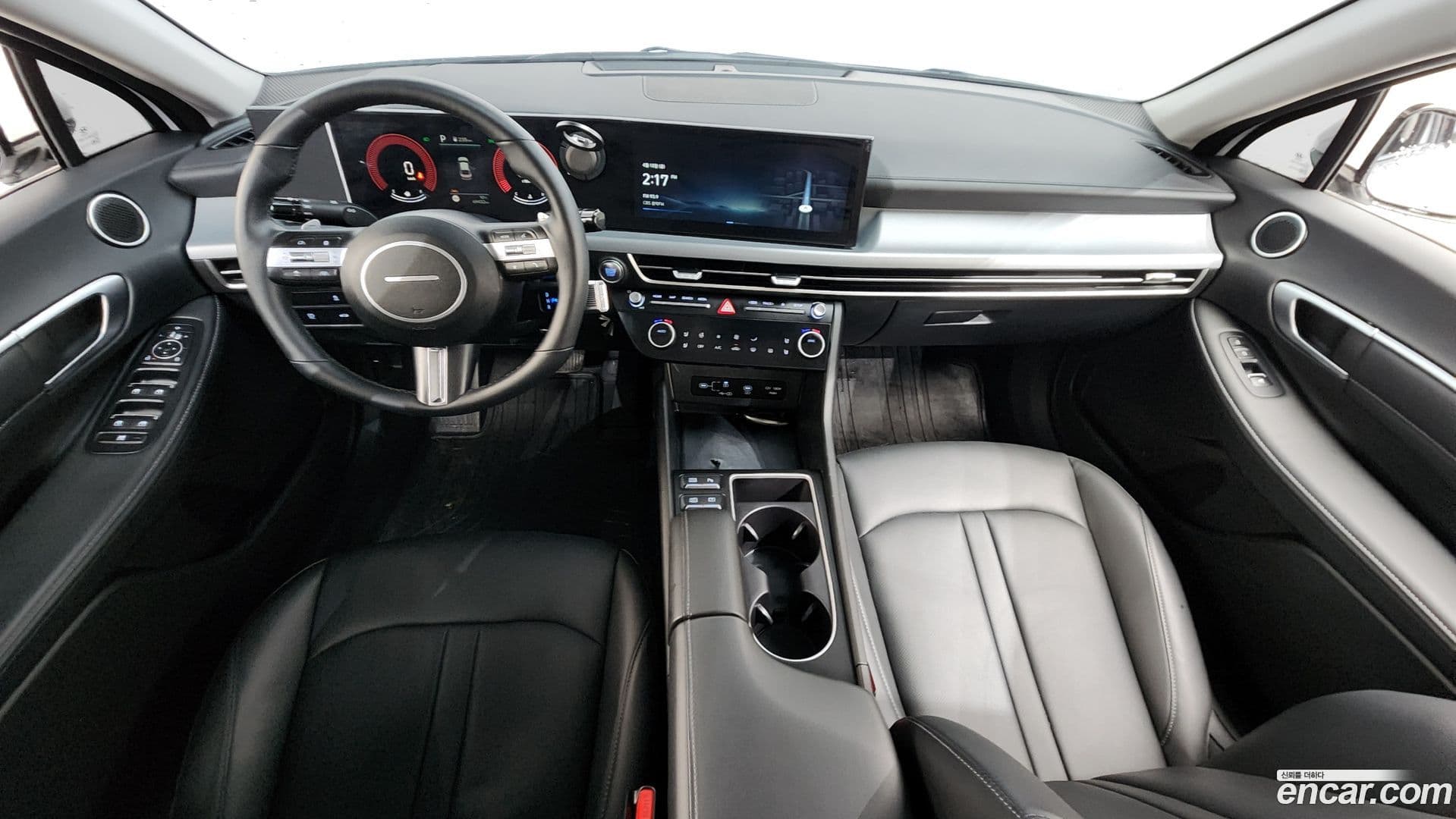Main__Slider__Photo:Sonata Hyundai 2025.5-6