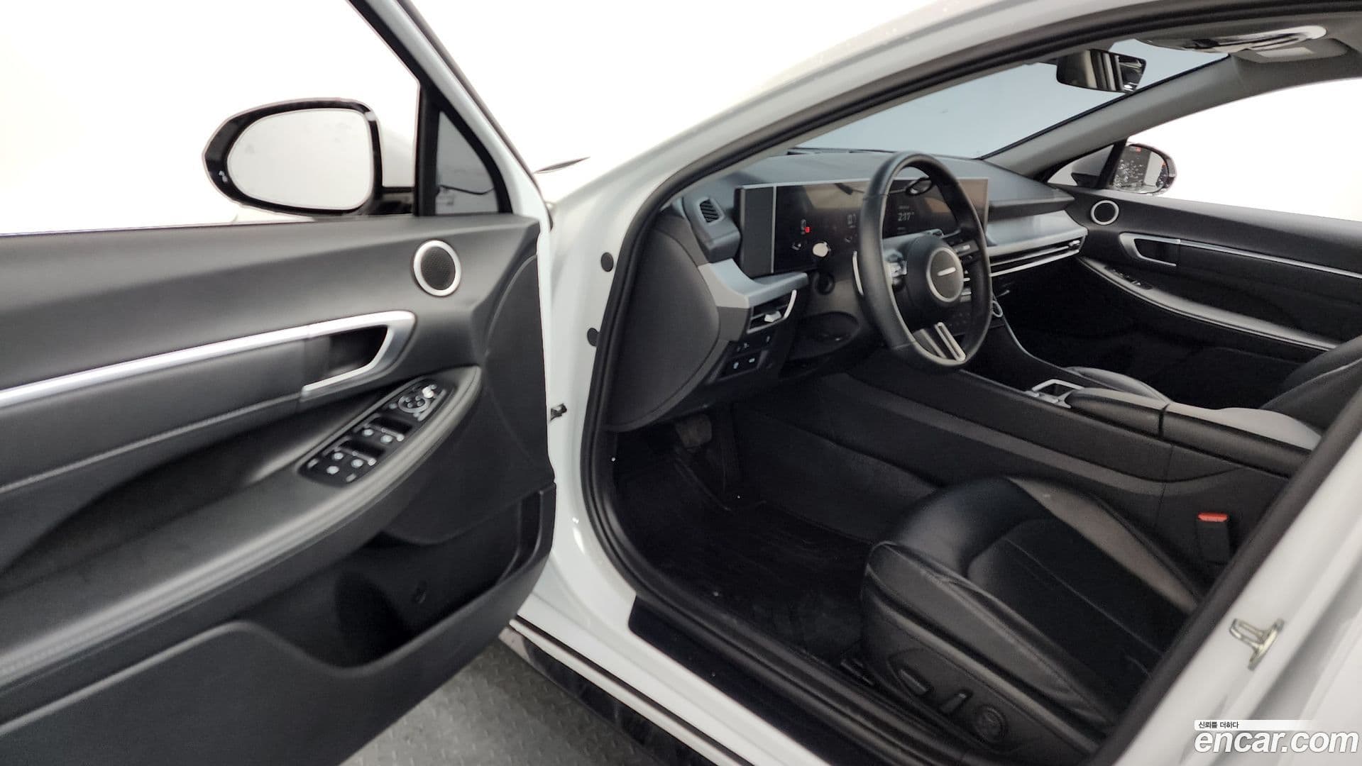 Main__Slider__Photo:Sonata Hyundai 2025.5-9