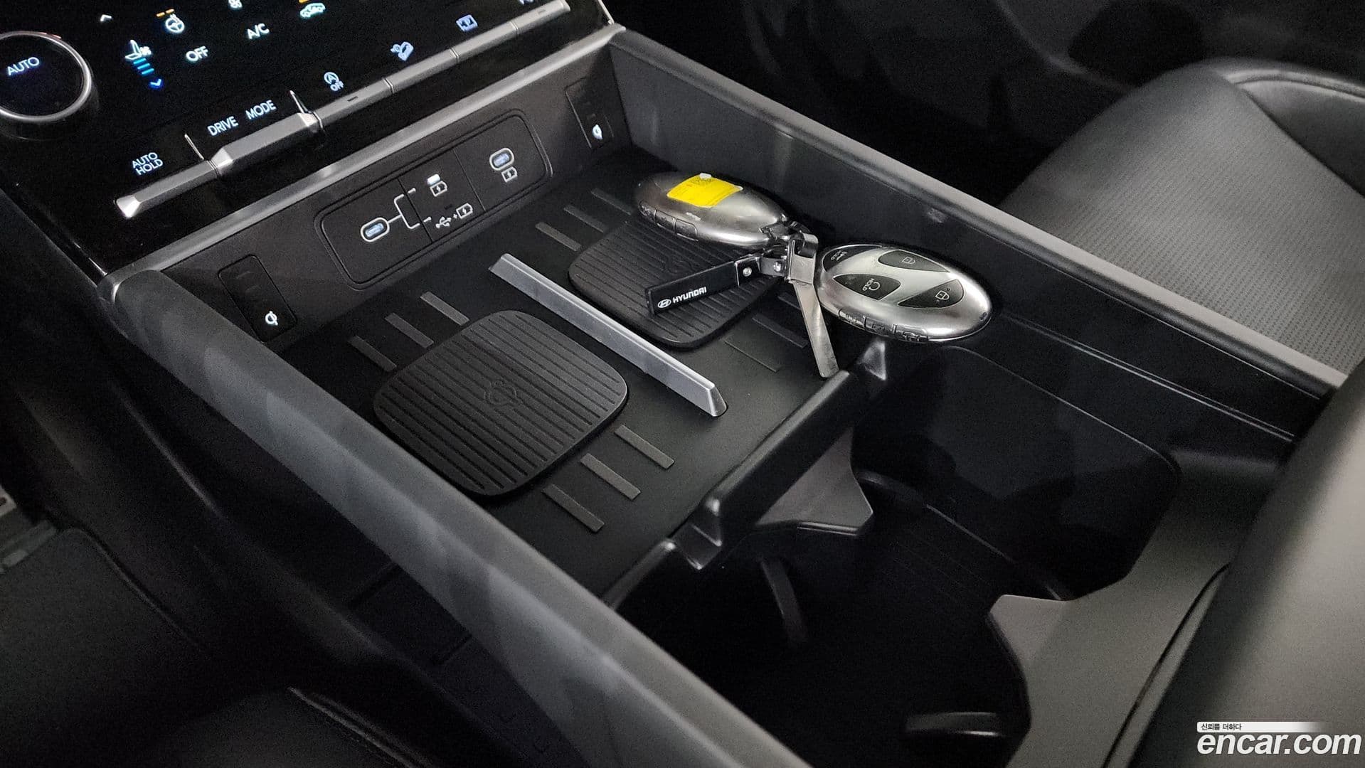 Main__Slider__Photo:Santafe Hyundai 2023.9-27