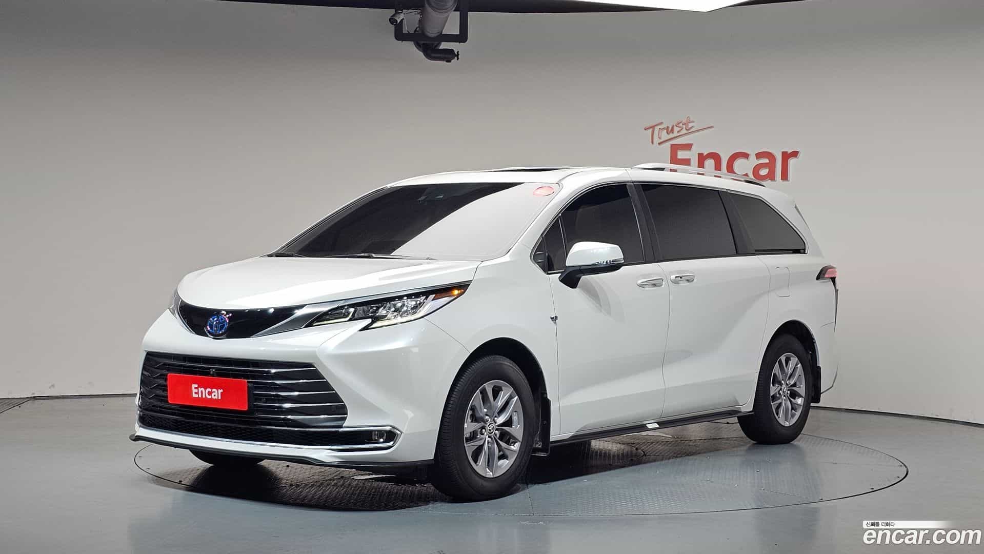 Sienna Toyota 2024.11-OUTER-001