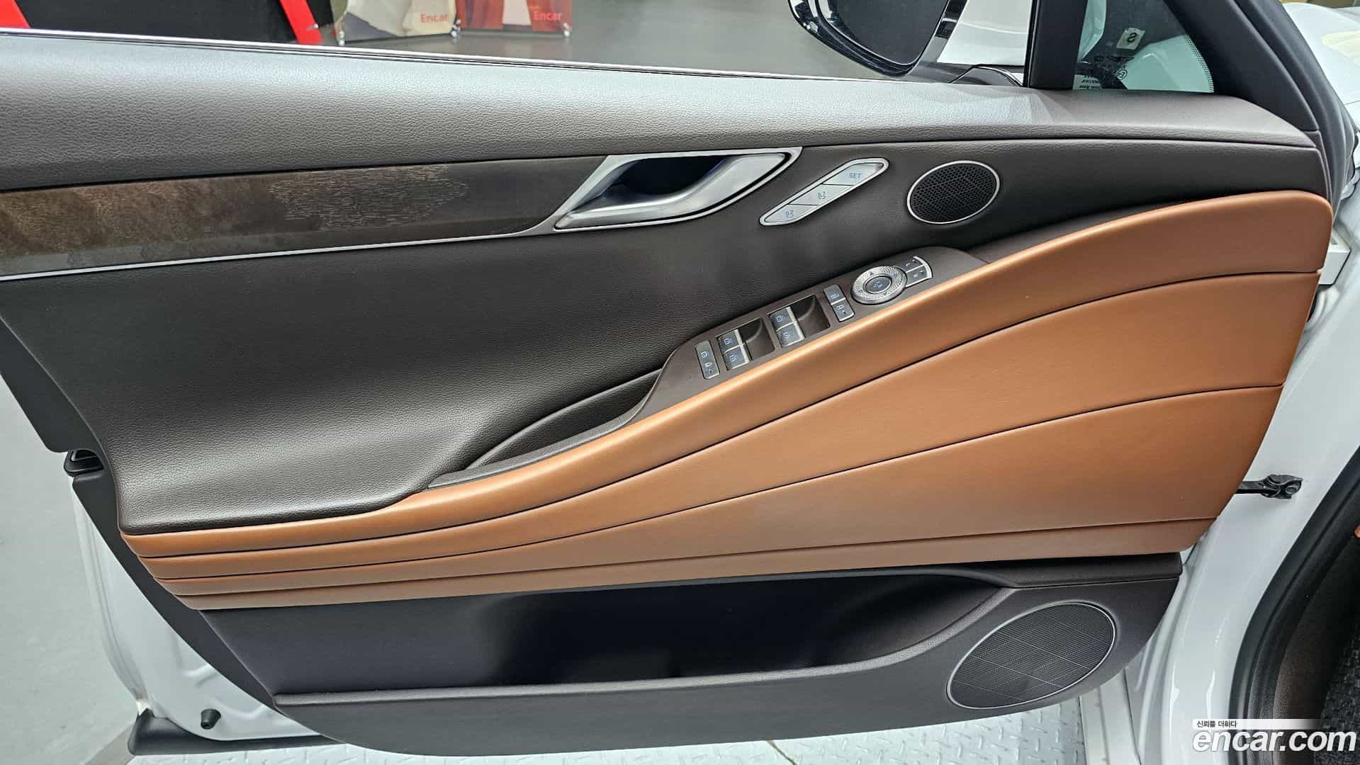 G80 Genesis 2022.2-INNER-034
