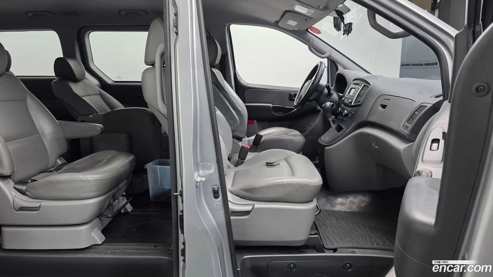 Starex Hyundai 2018.8-OPTION-016