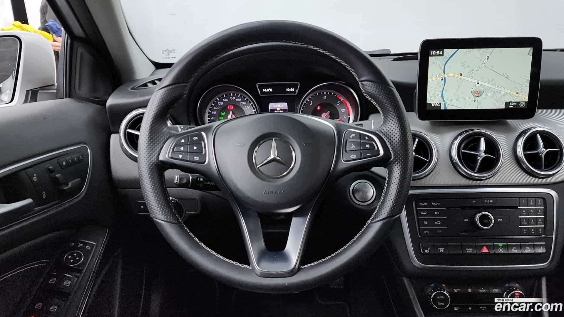 GLA-Class Mercedes-Benz 2016.9-OPTION-017