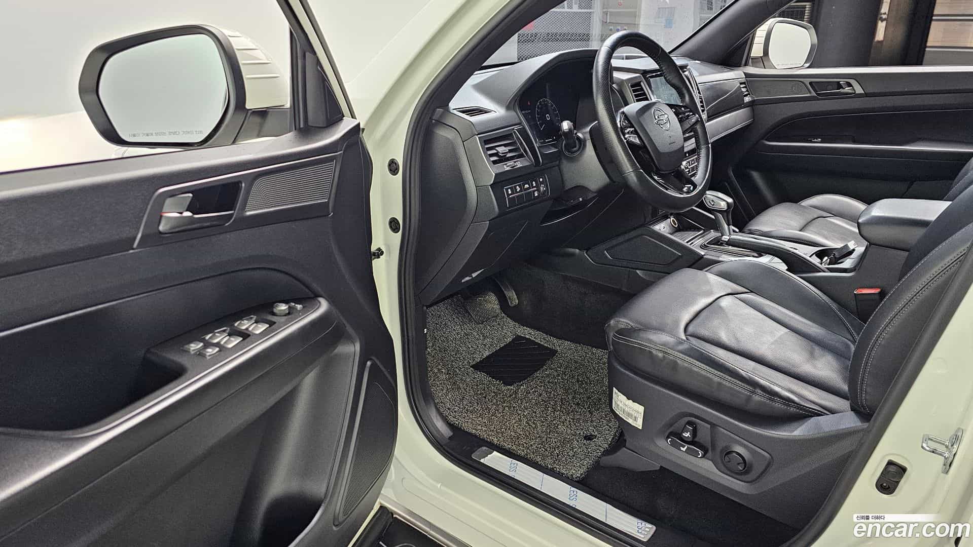 Rexton KG Mobility 2022.0-INNER-010