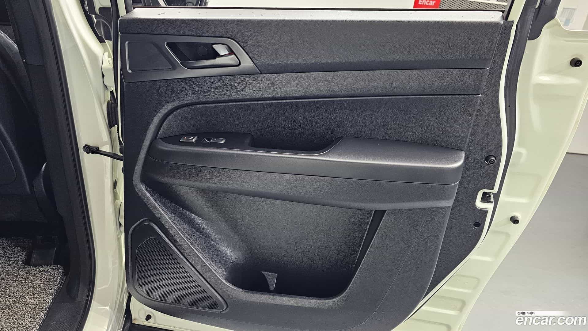 Rexton KG Mobility 2022.0-INNER-035