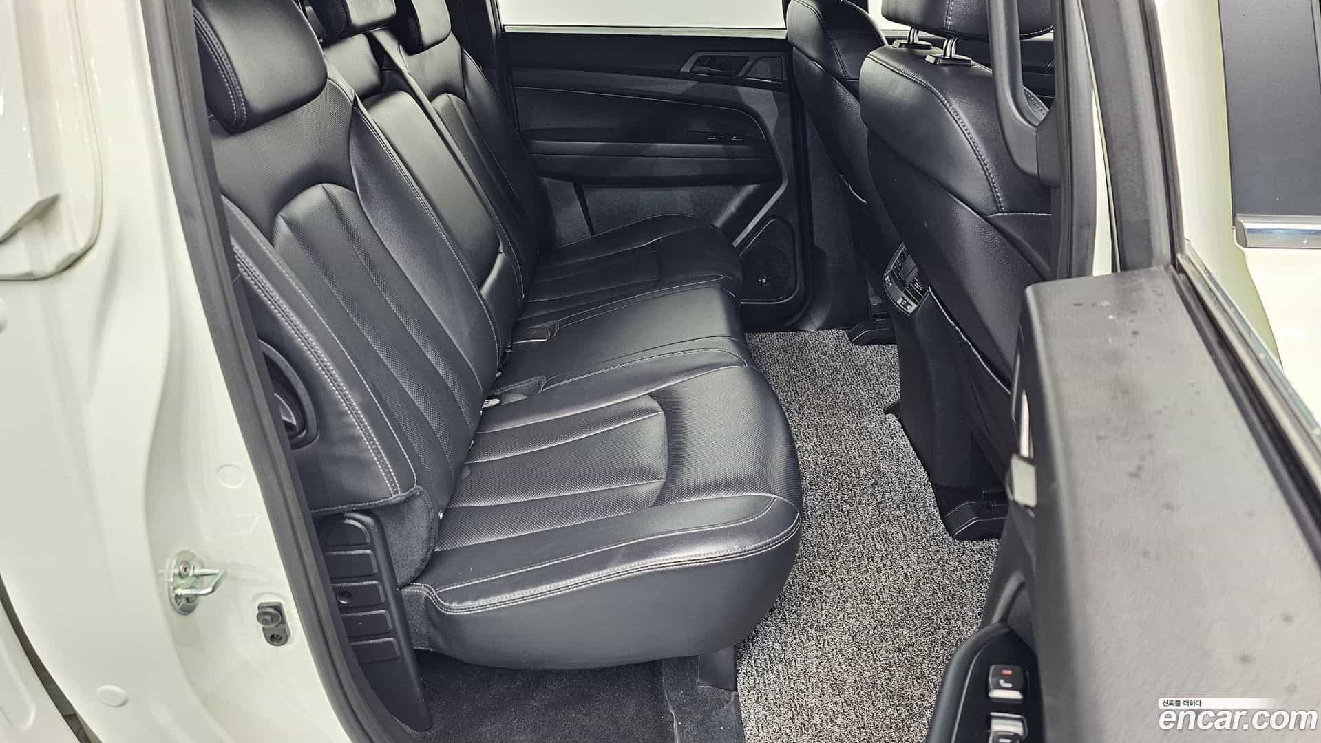 Rexton KG Mobility 2022.0-INNER-036