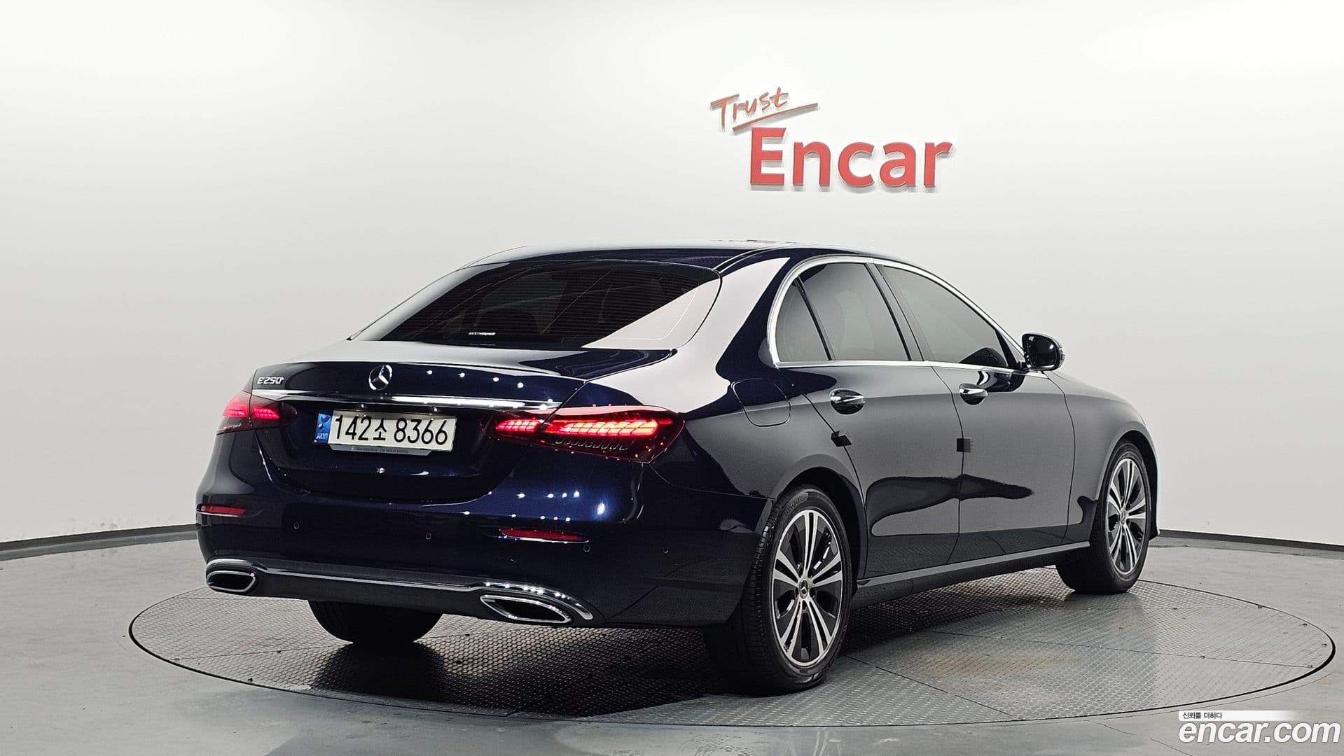 Main__Slider__Photo:E-Class Mercedes-Benz 2021.3-1