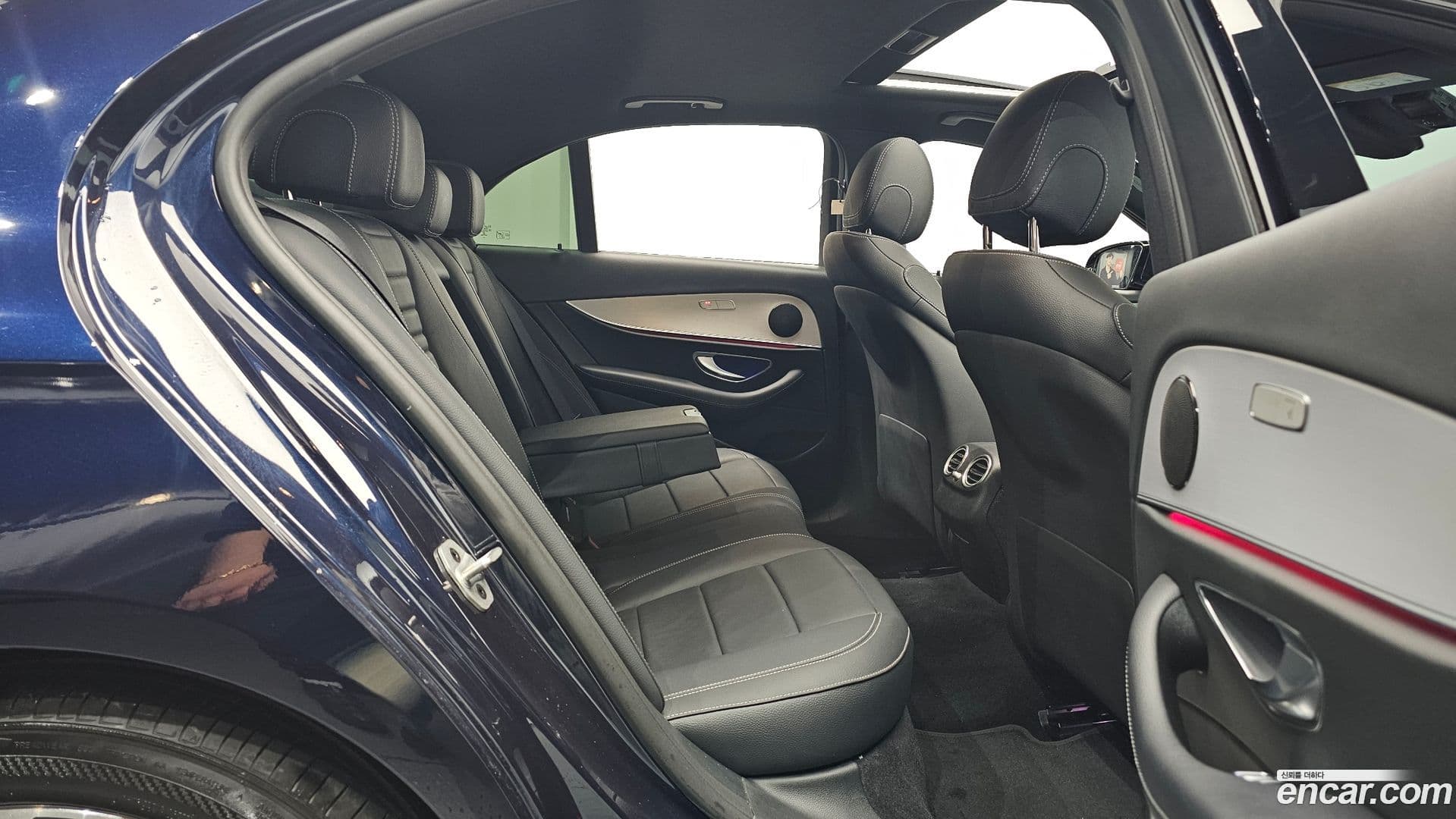Main__Slider__Photo:E-Class Mercedes-Benz 2021.3-11
