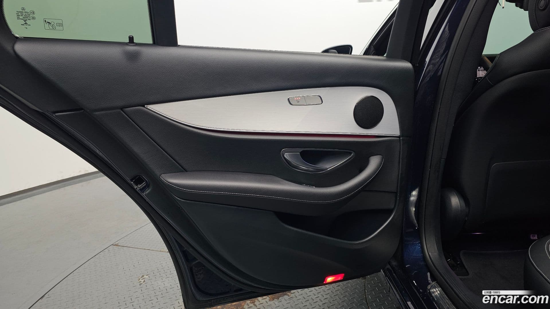 Main__Slider__Photo:E-Class Mercedes-Benz 2021.3-24