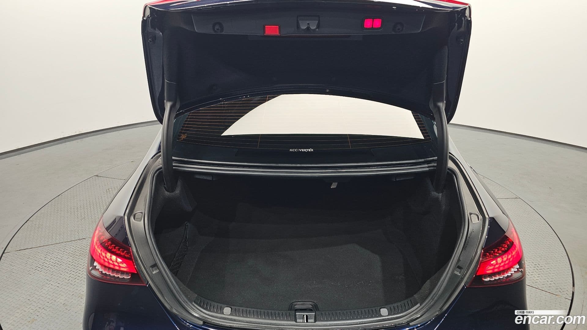 Main__Slider__Photo:E-Class Mercedes-Benz 2021.3-33