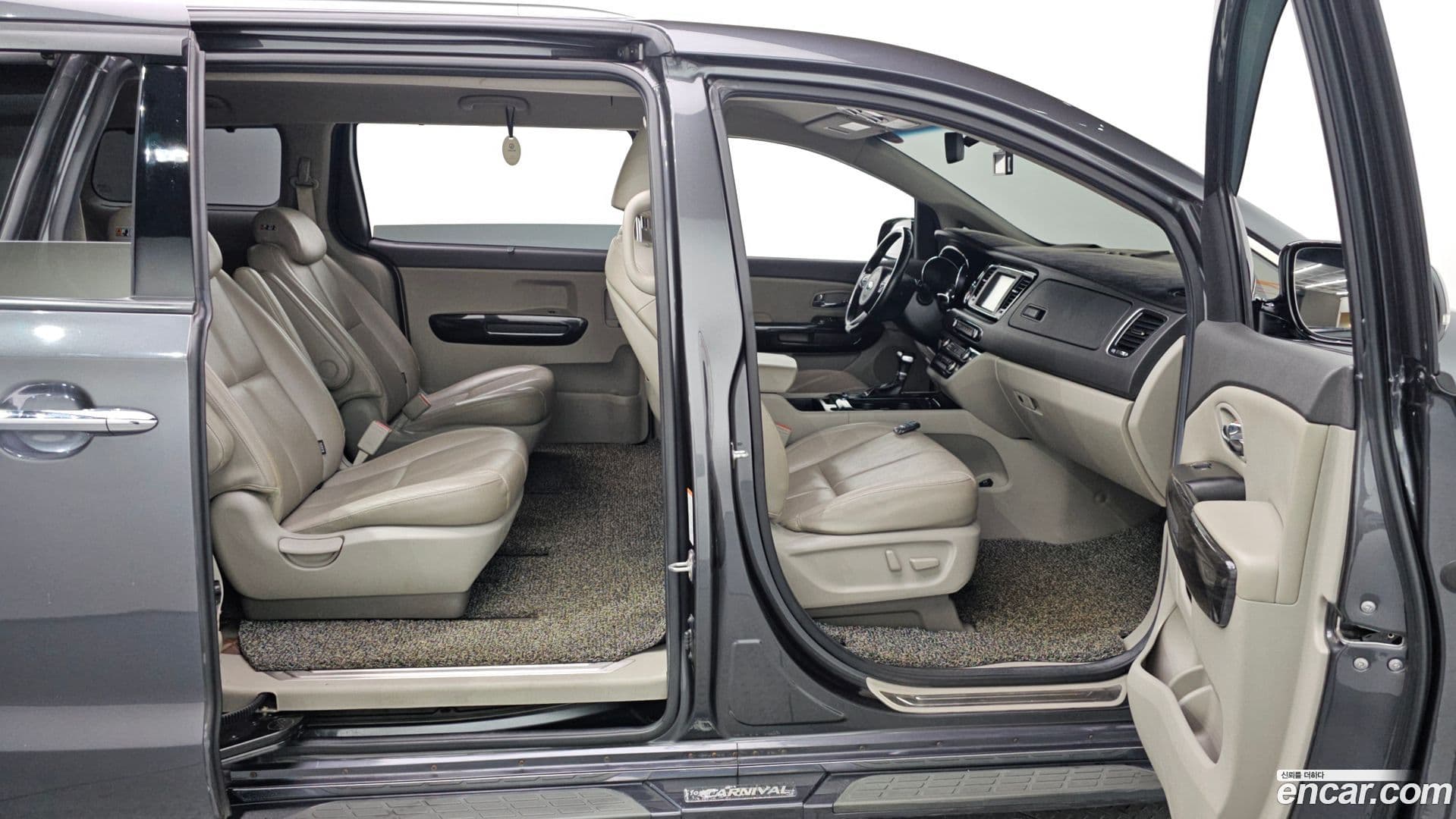 Main__Slider__Photo:Canival Kia 2018.0-10
