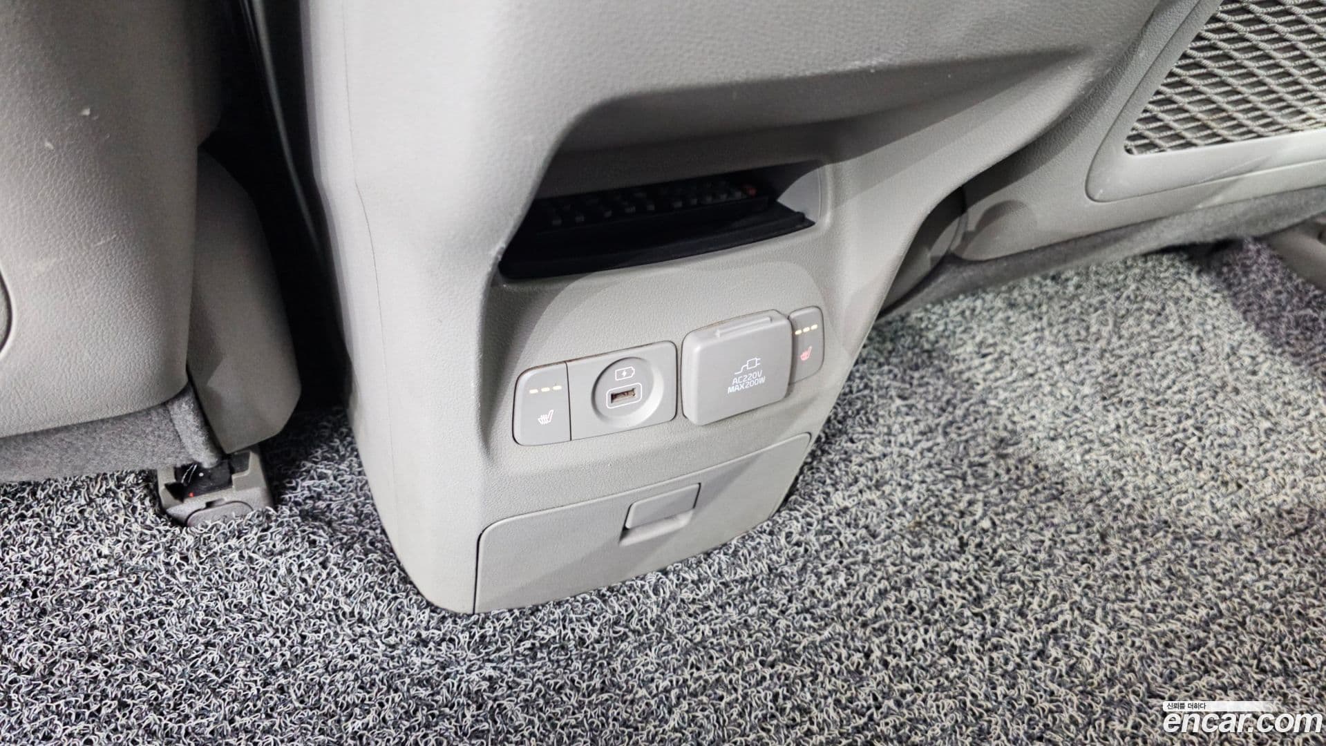 Main__Slider__Photo:Canival Kia 2018.0-18
