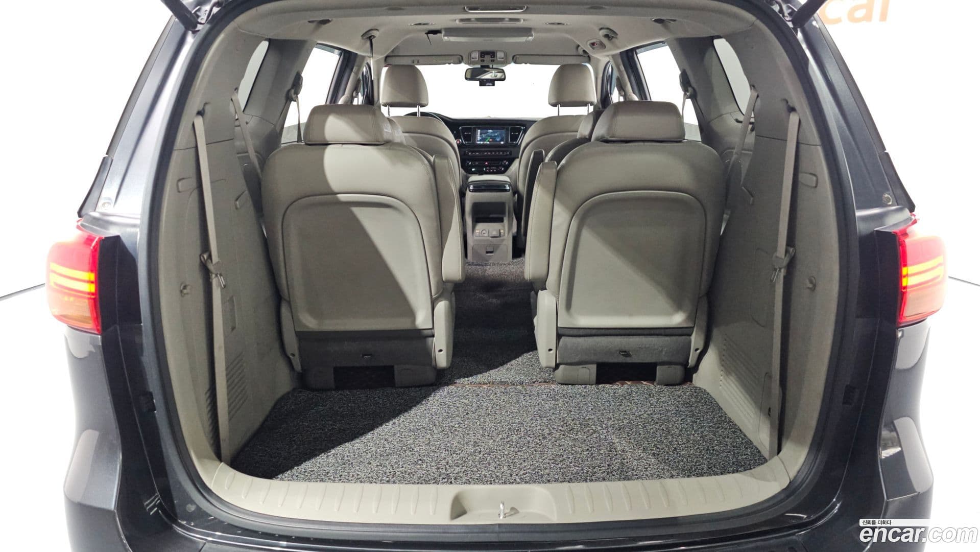 Main__Slider__Photo:Canival Kia 2018.0-19