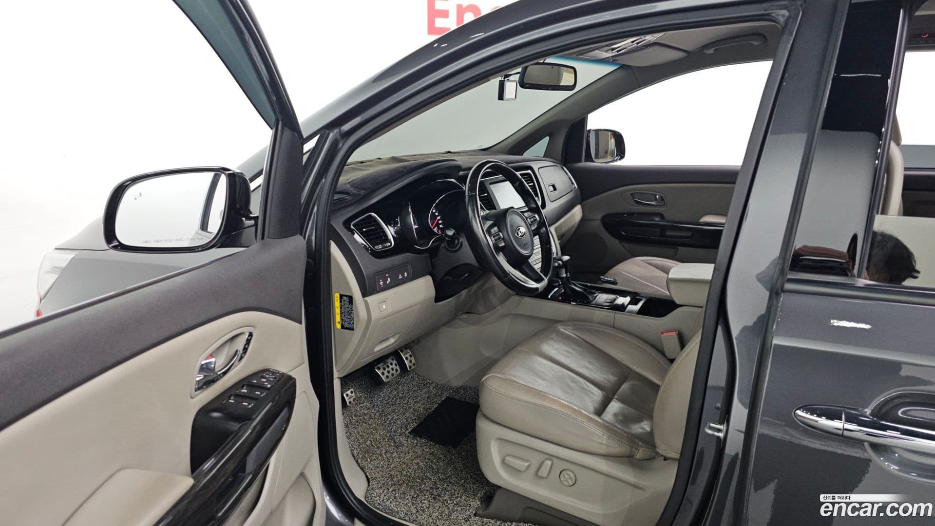 Main__Slider__Photo:Canival Kia 2018.0-26