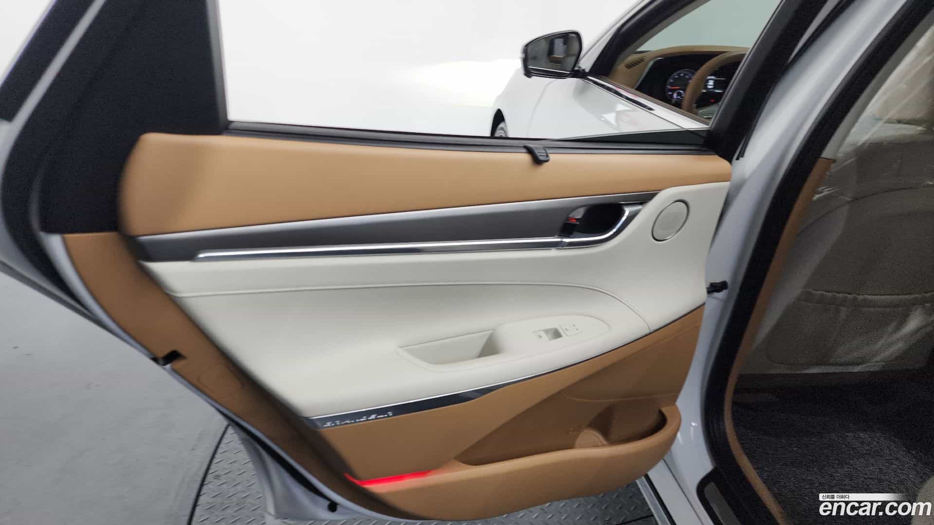 Grandeur Hyundai 2020.10-INNER-035
